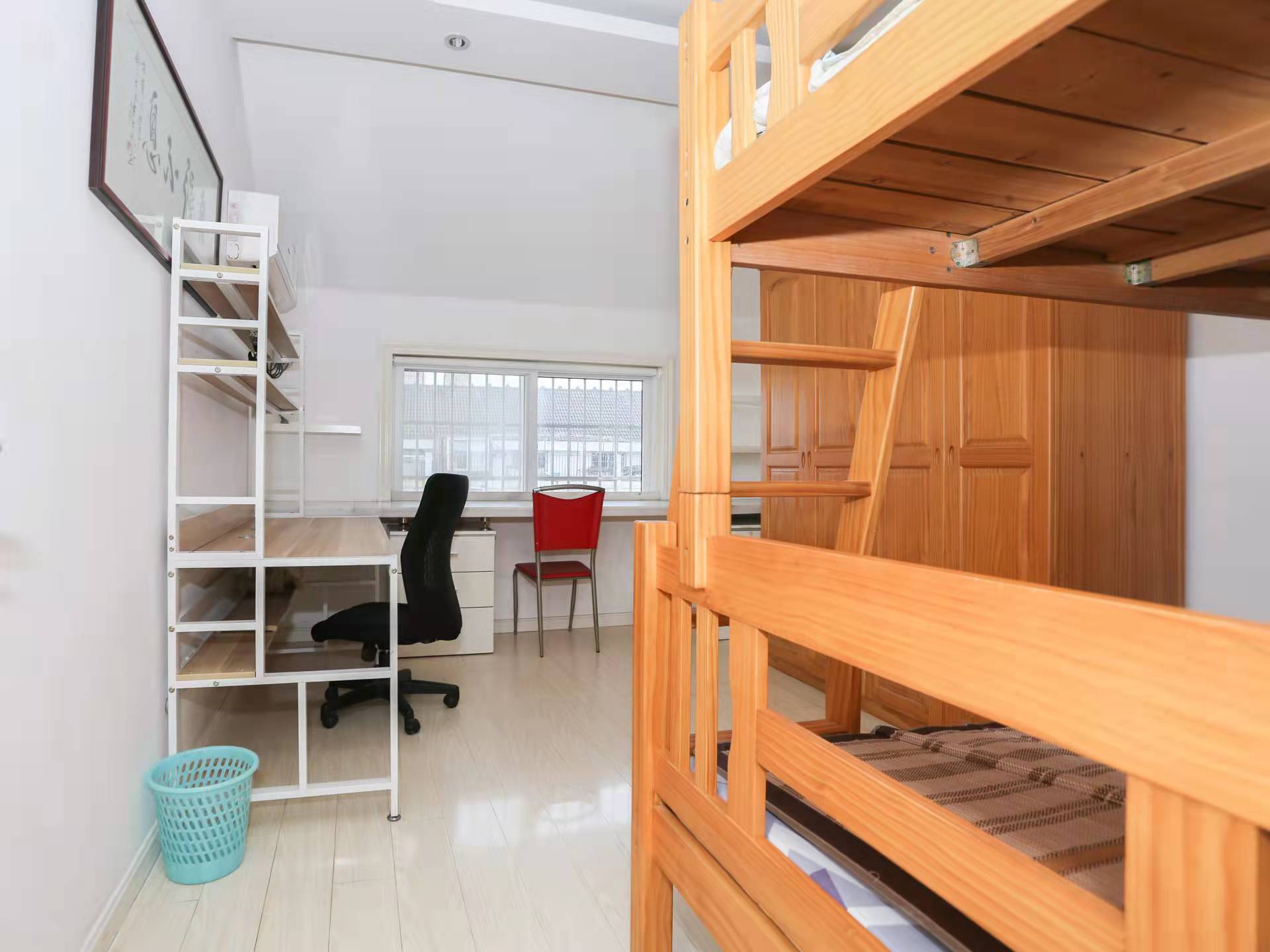 跃龙小苑 5室2厅2卫 143m&sup2;