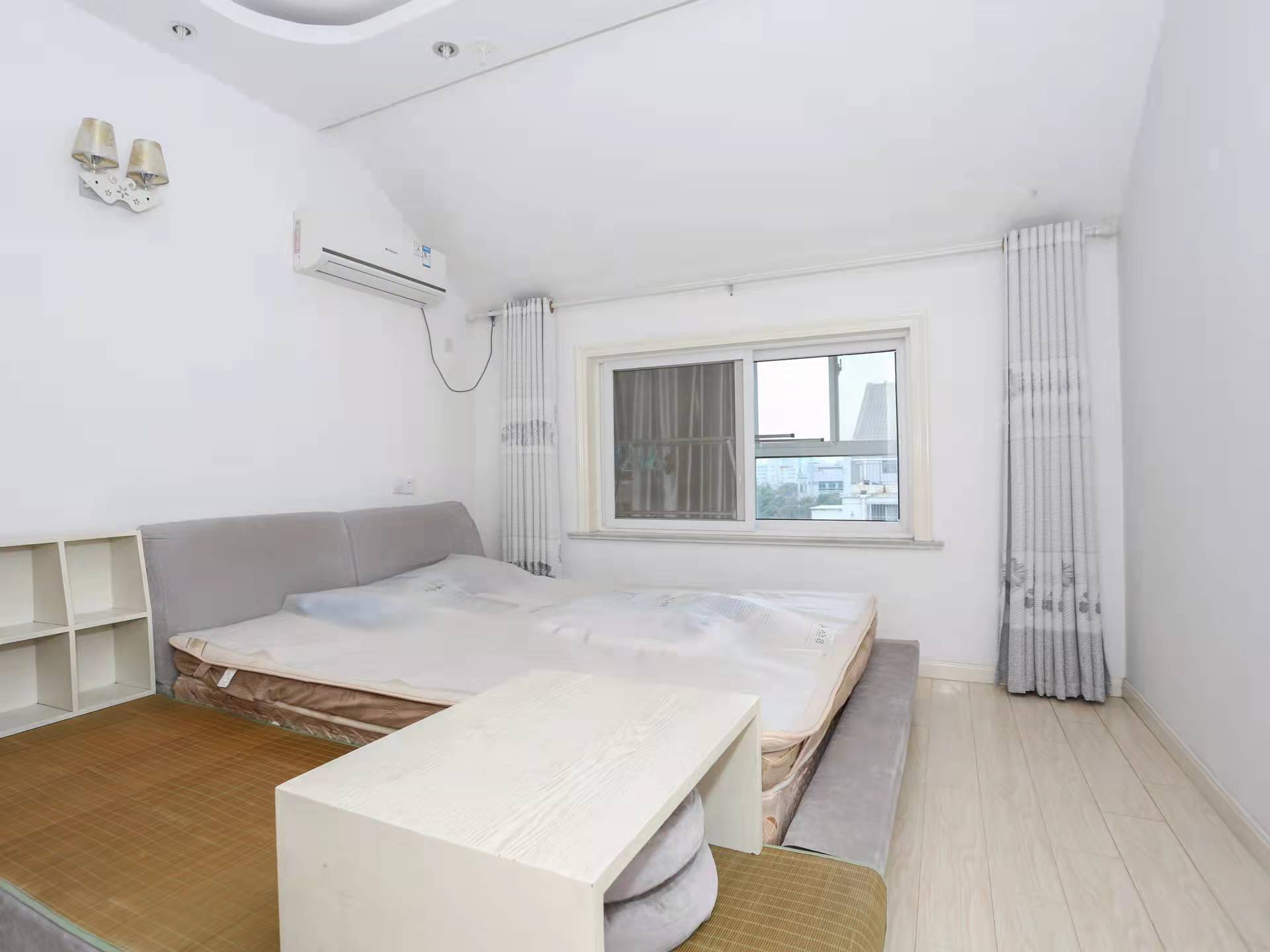 跃龙小苑 5室2厅2卫 143m&sup2;