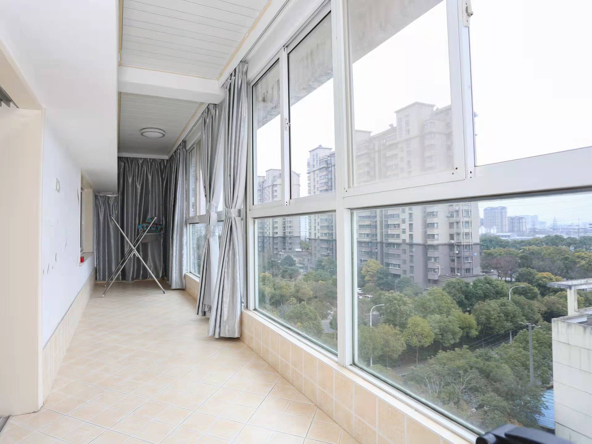 跃龙小苑 5室2厅2卫 143m&sup2;