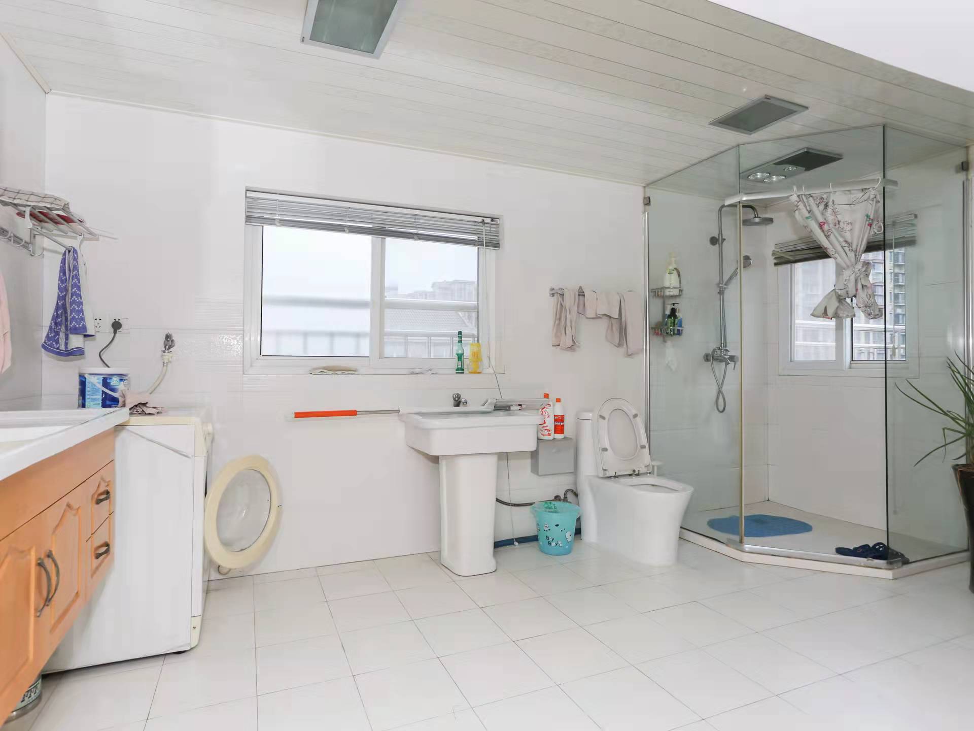 跃龙小苑 5室2厅2卫 143m&sup2;
