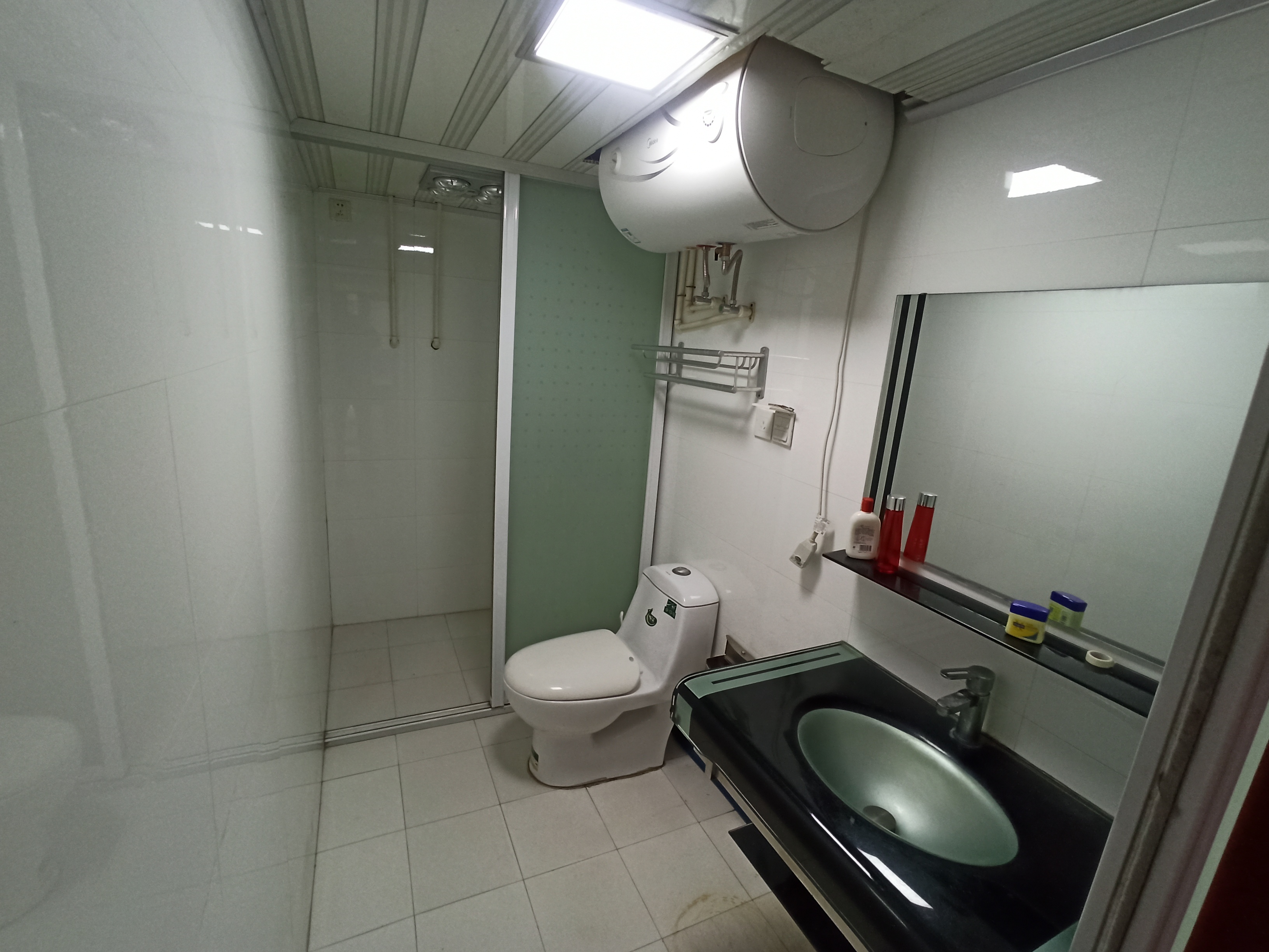 银洋河公寓 3室2厅2卫 130m&sup2;