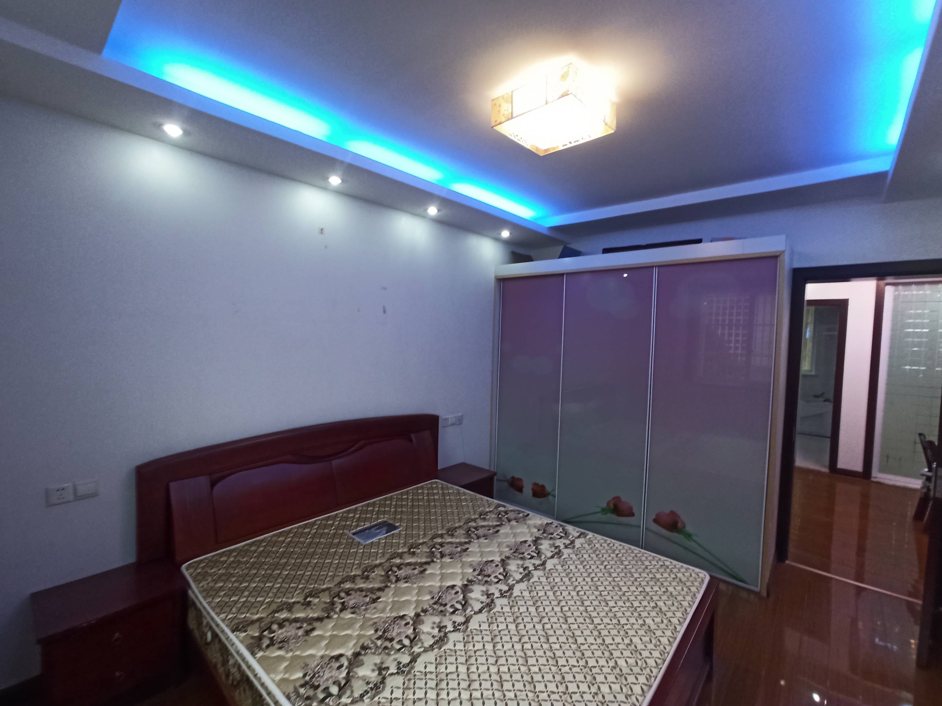 银洋河公寓 3室2厅2卫 130m&sup2;