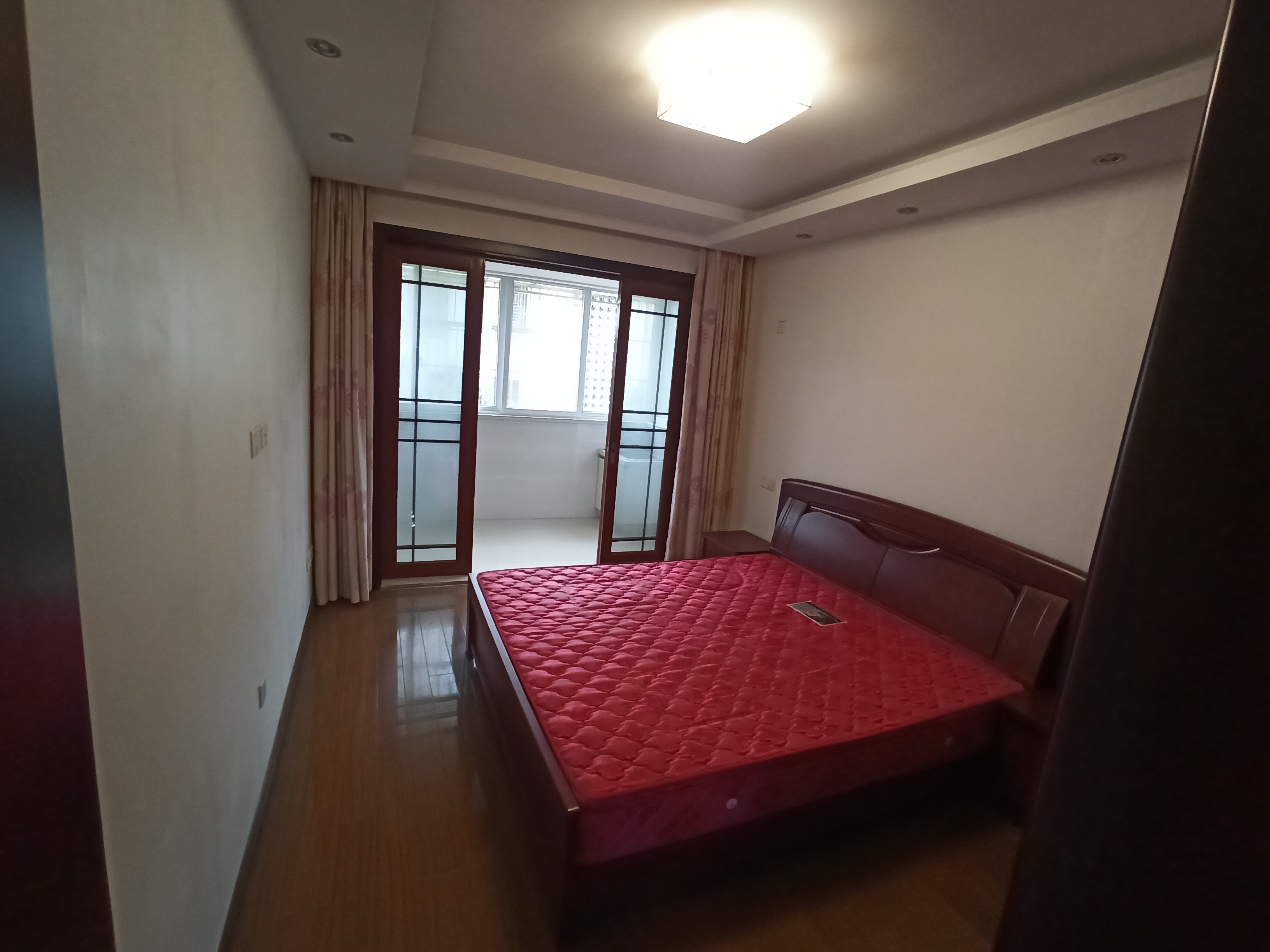 银洋河公寓 3室2厅2卫 130m&sup2;
