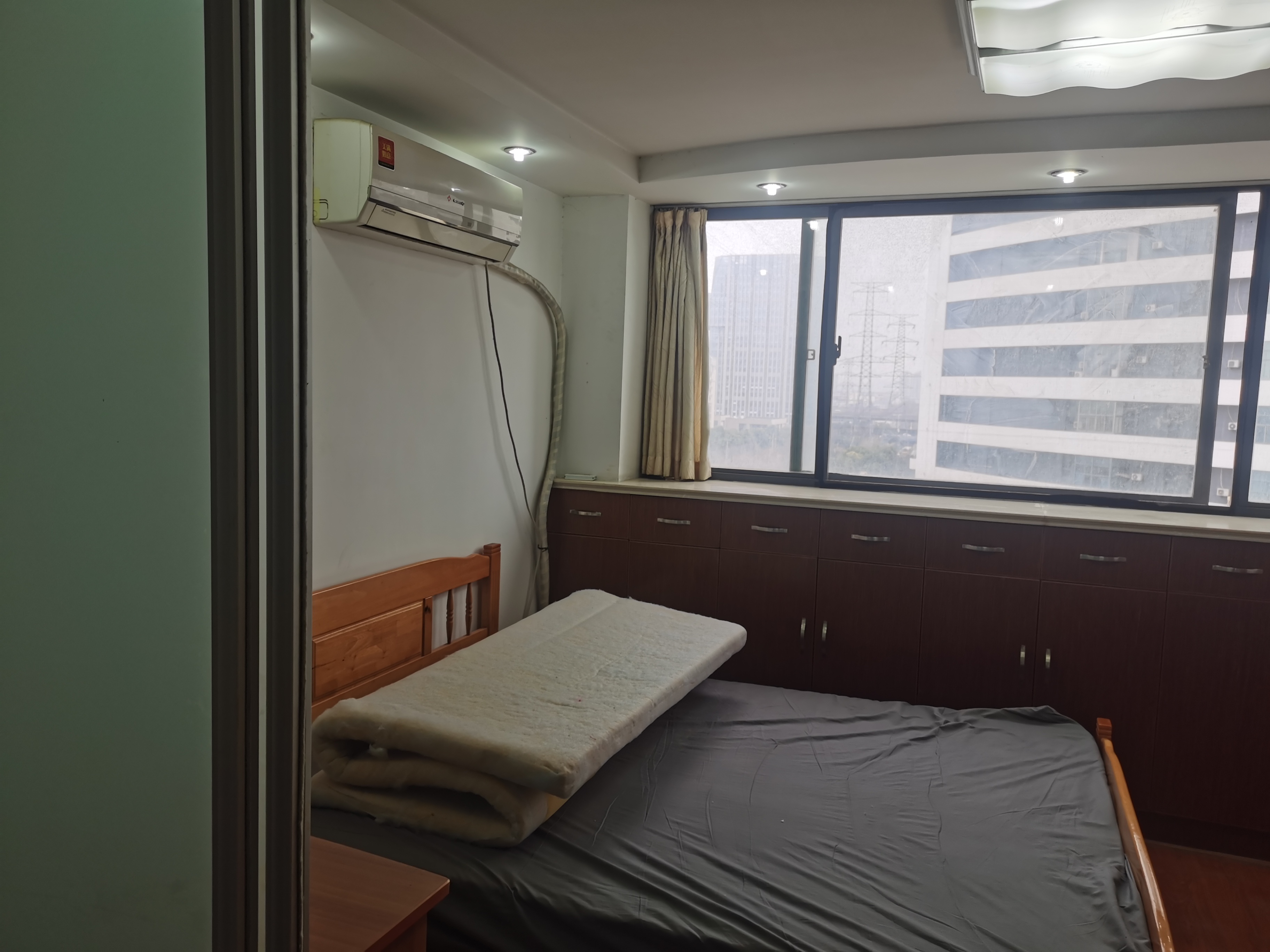 鸿运大厦 1室1厅1卫 50m&sup2;