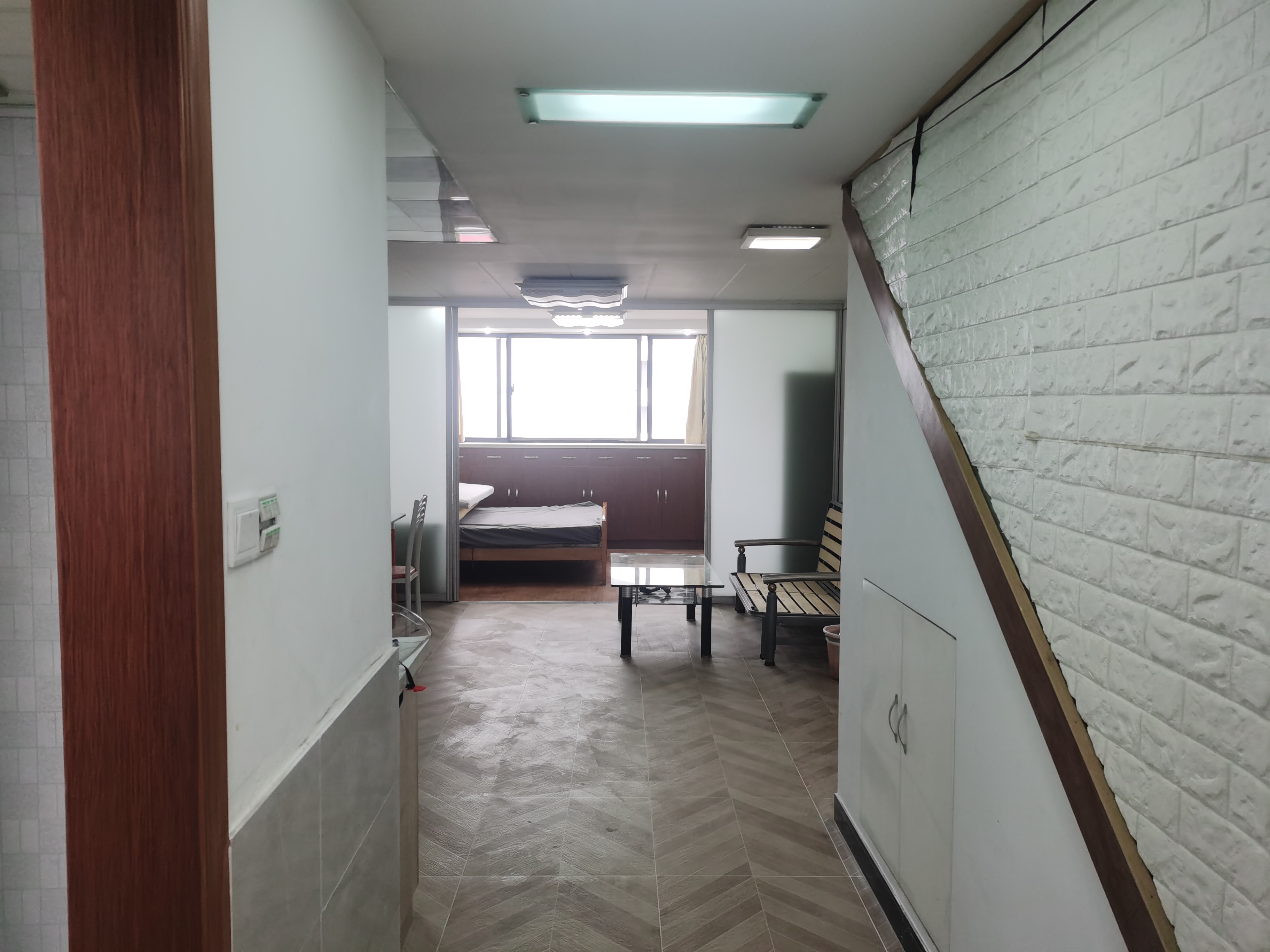 鸿运大厦 1室1厅1卫 50m&sup2;