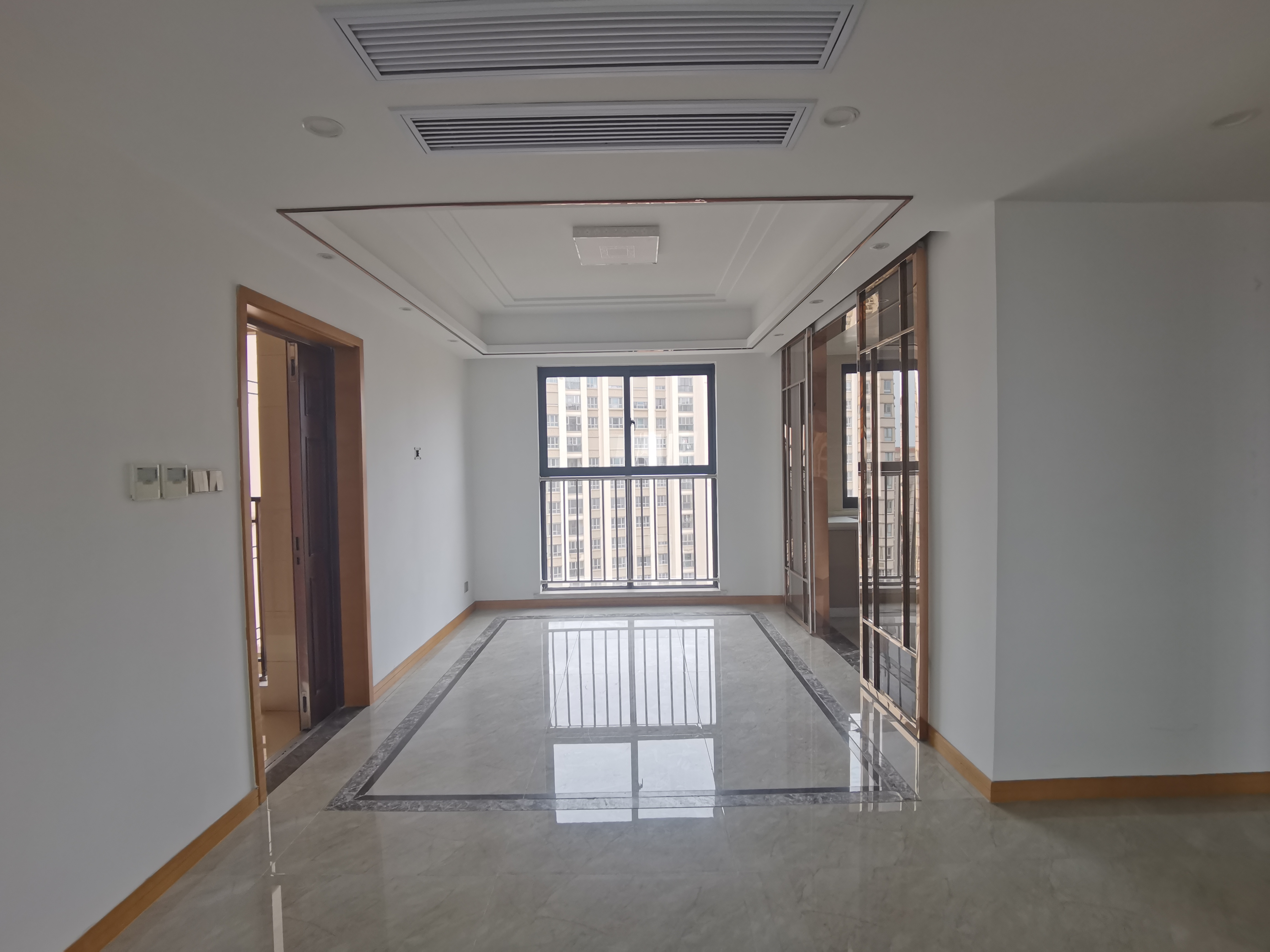 中南世纪花城三期 3室2厅1卫 133m²