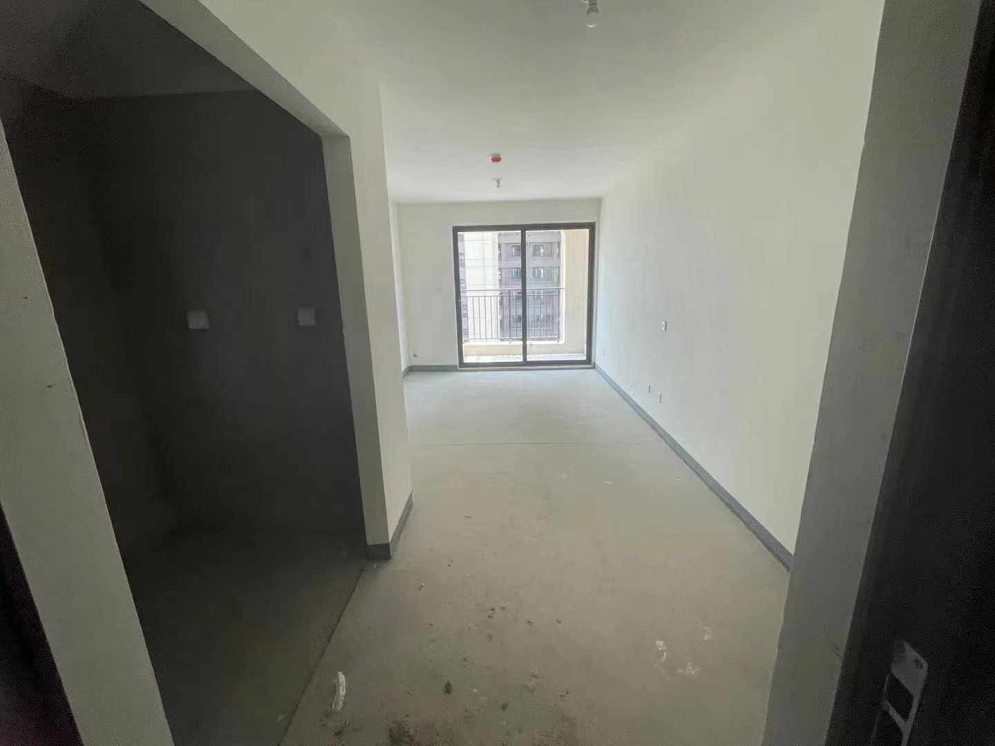绿地新里城 3室2厅1卫 91m&sup2;