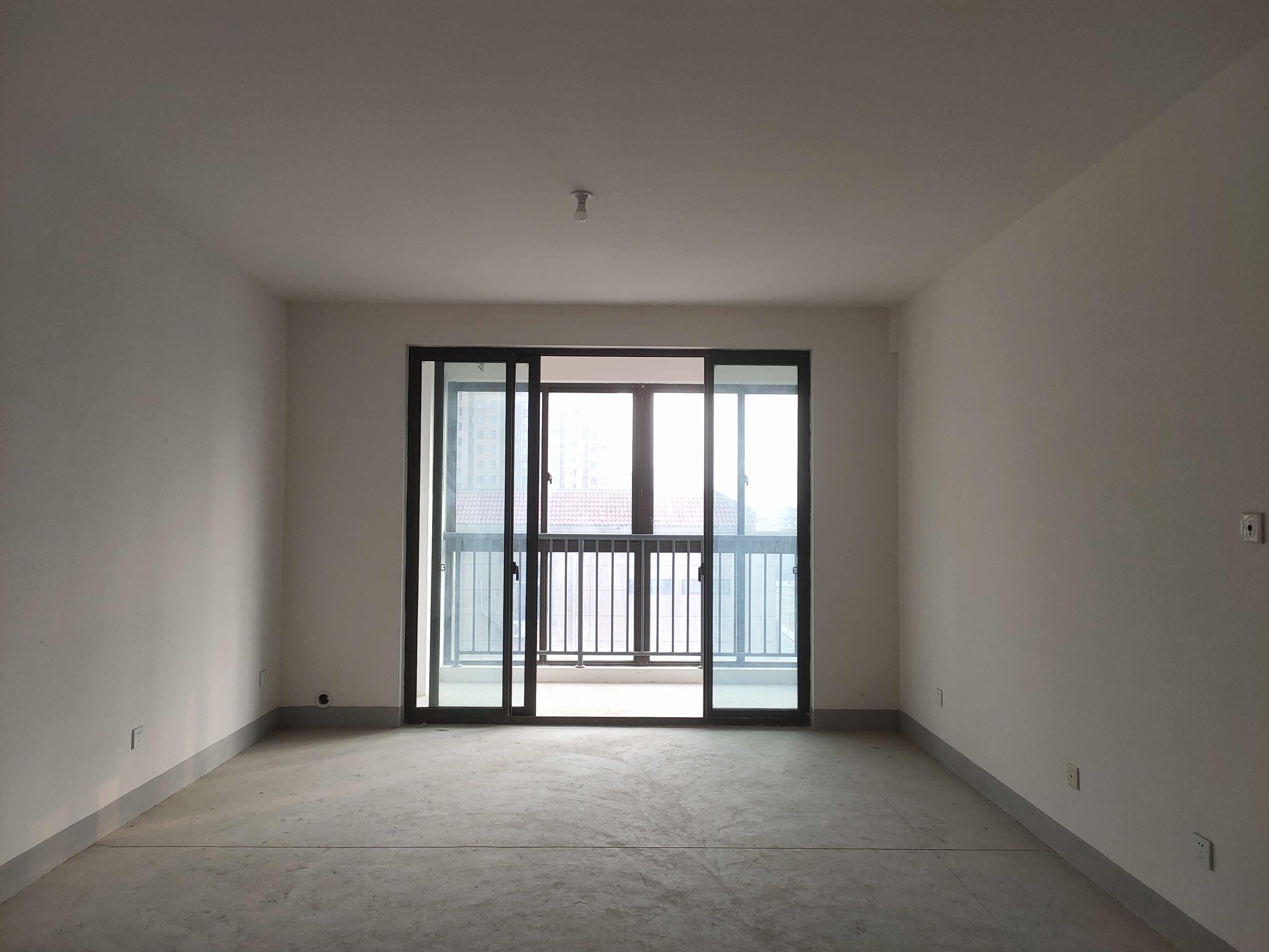 绿地新里城 3室2厅1卫 95m&sup2;