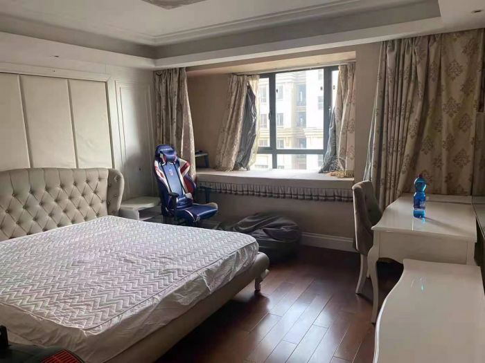 金鼎湾花园 4室2厅2卫 190m&sup2;