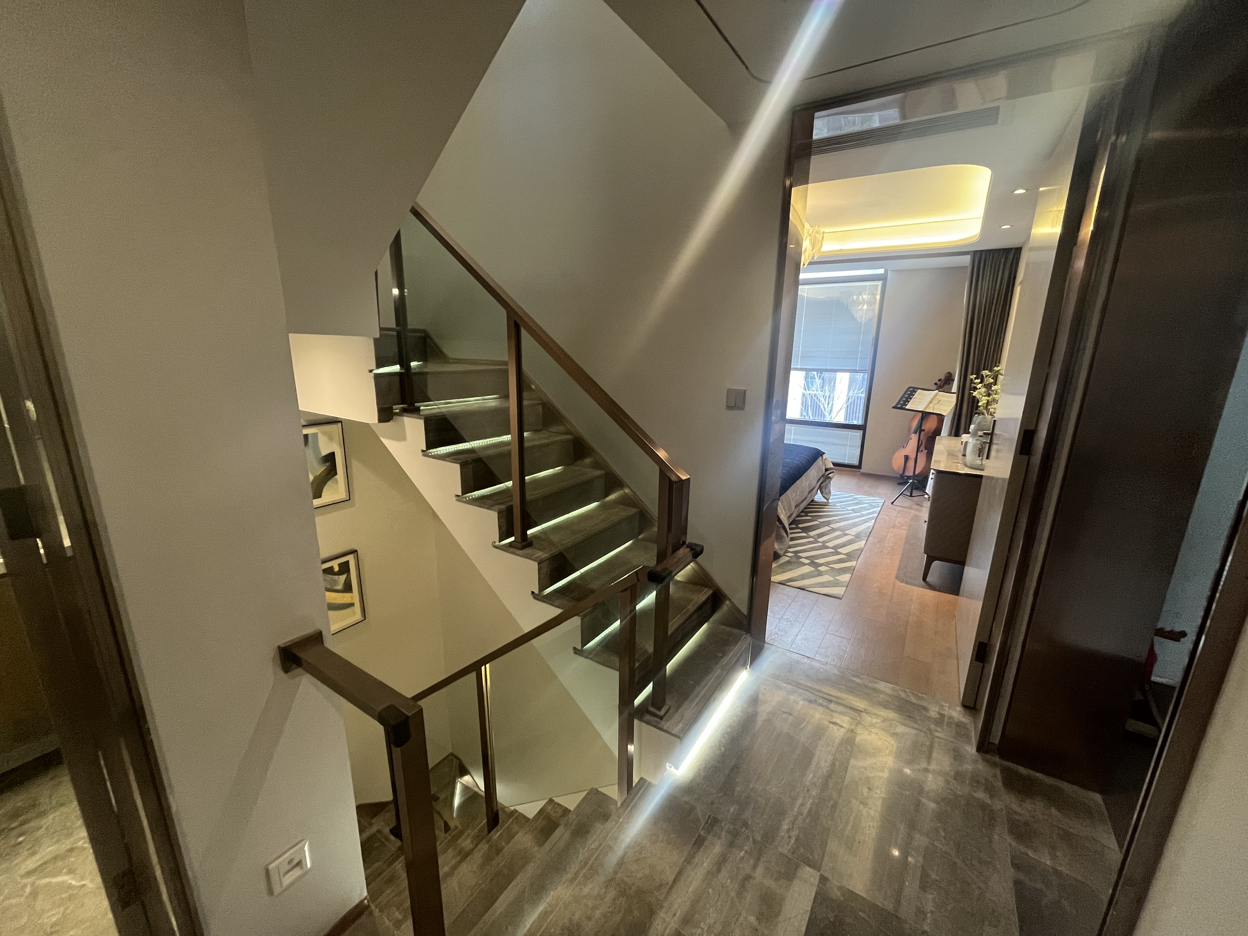 绿地新里城 4室2厅4卫 294.44m&sup2;