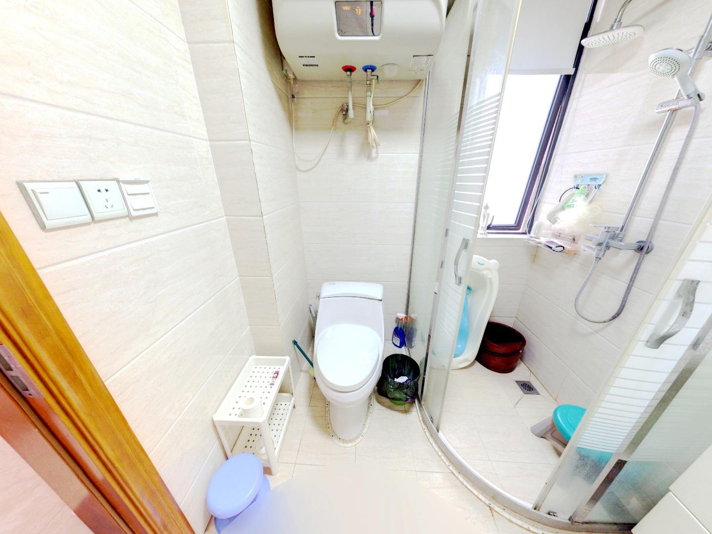 中港城世家 3室2厅1卫 121m&sup2;