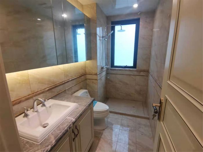 中海铂樾府 4室2厅2卫 144m&sup2;