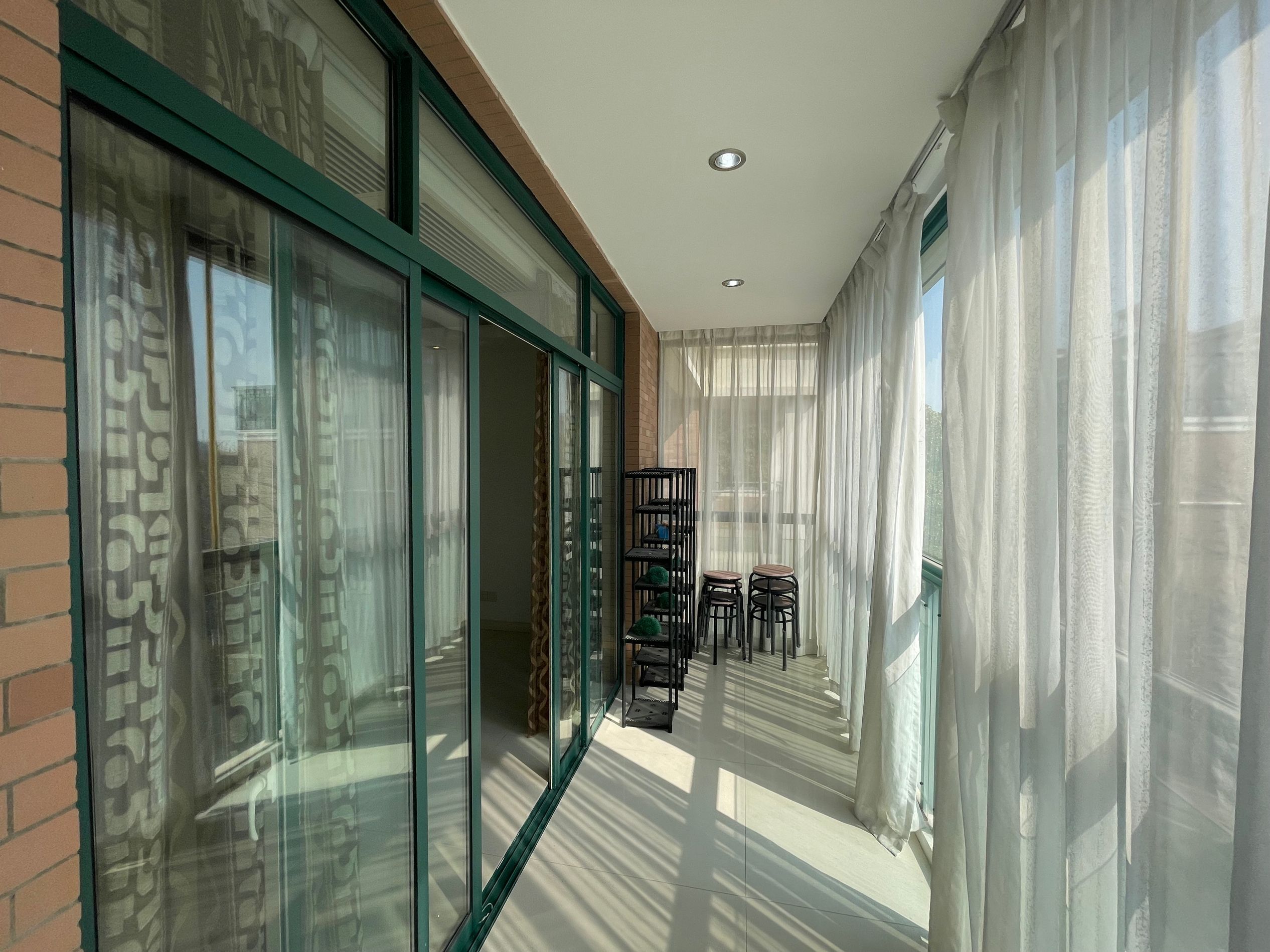 凤凰莱茵苑 5室2厅2卫 216.00m&sup2;