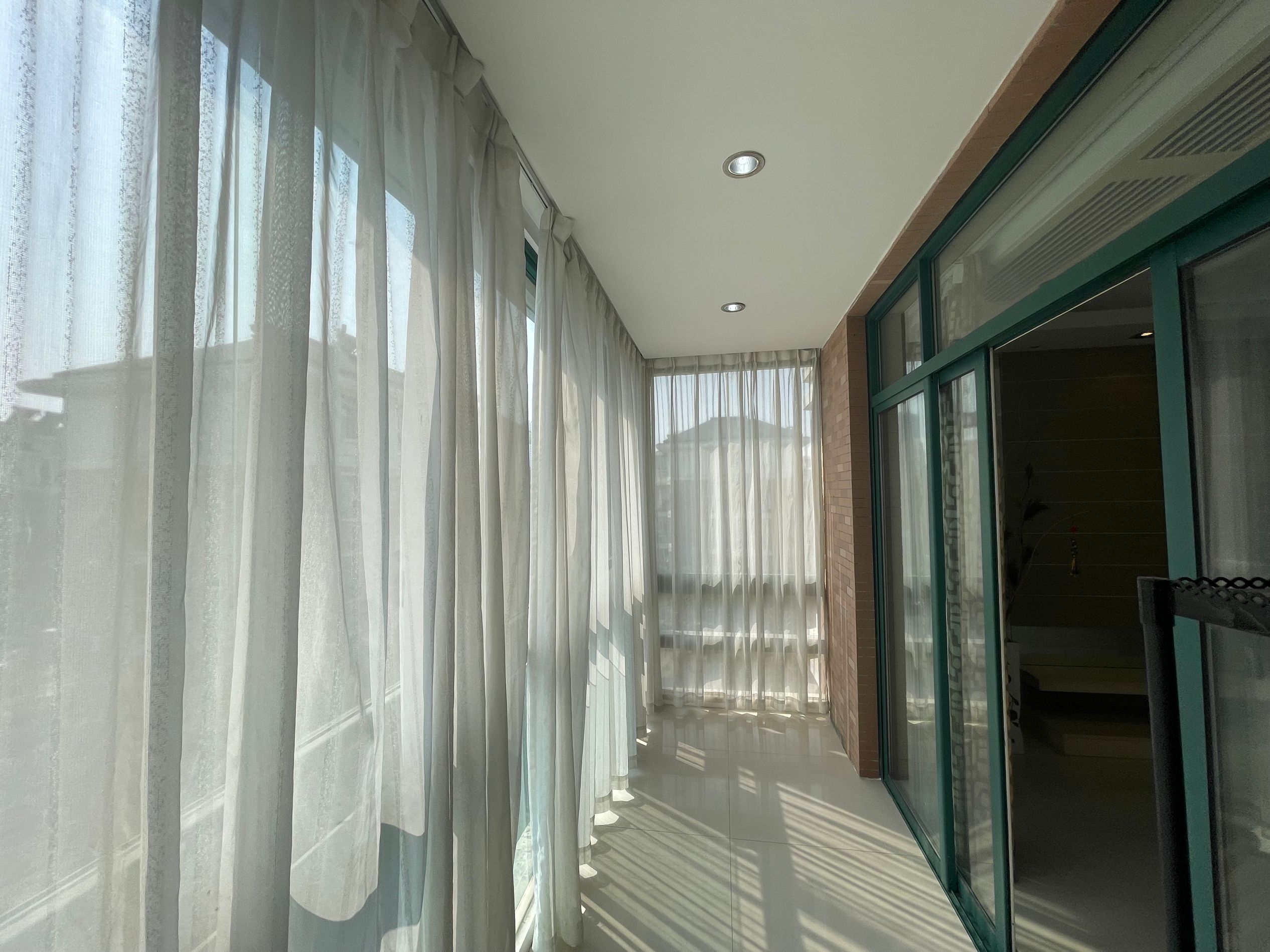 凤凰莱茵苑 5室2厅2卫 216.00m&sup2;