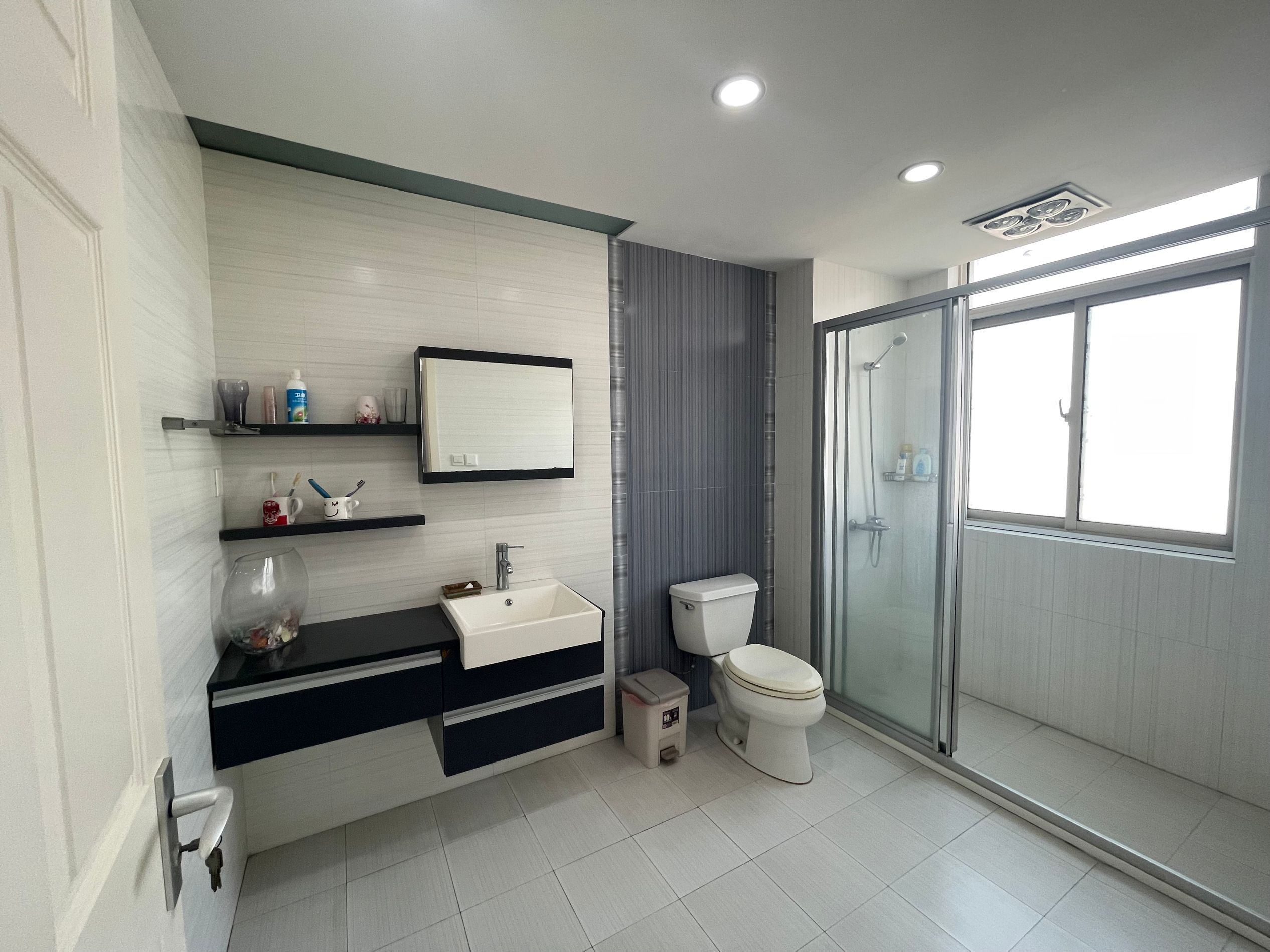 凤凰莱茵苑 5室2厅2卫 216.00m&sup2;