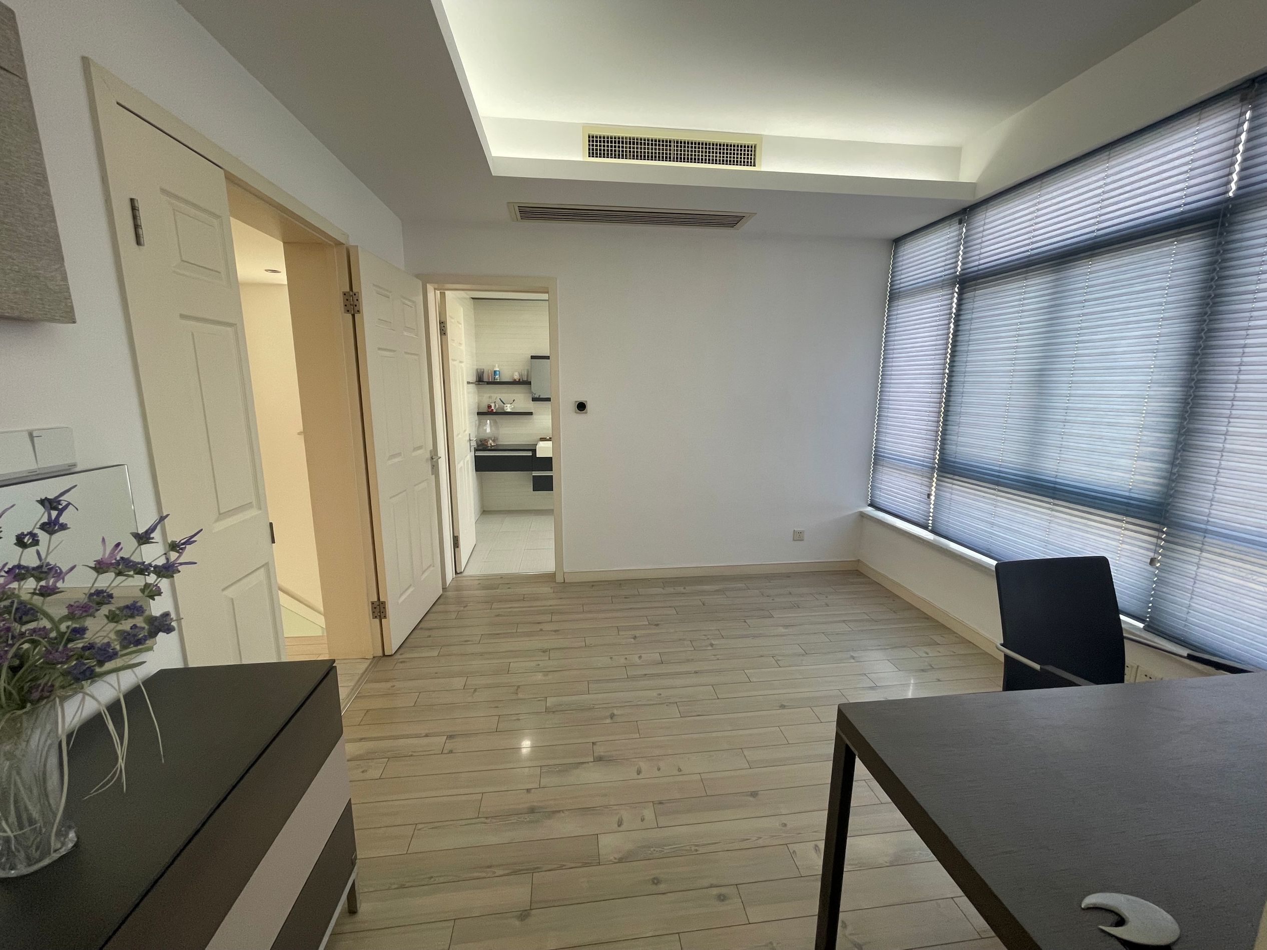 凤凰莱茵苑 5室2厅2卫 216.00m&sup2;