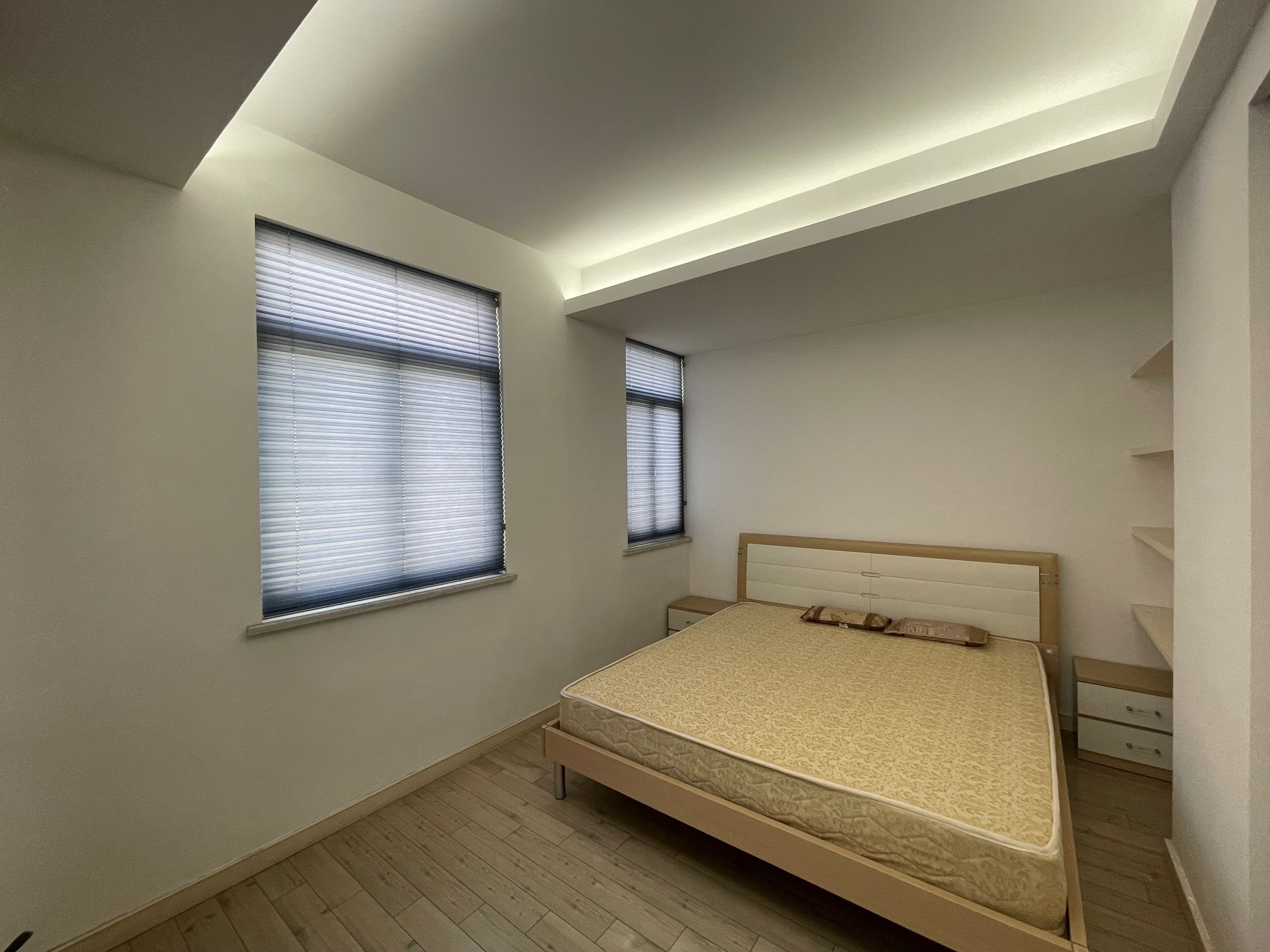 凤凰莱茵苑 5室2厅2卫 216.00m&sup2;