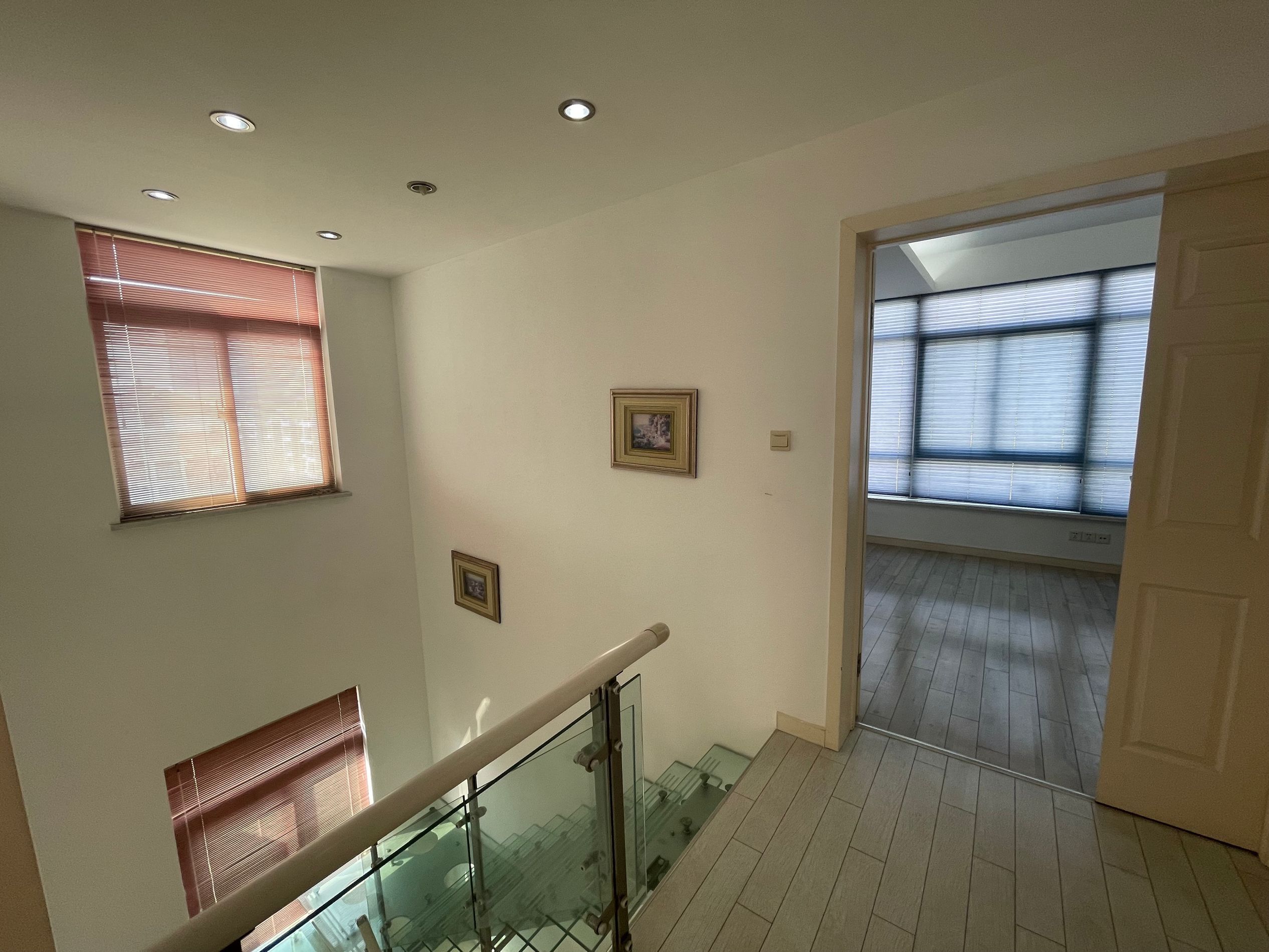 凤凰莱茵苑 5室2厅2卫 216.00m&sup2;