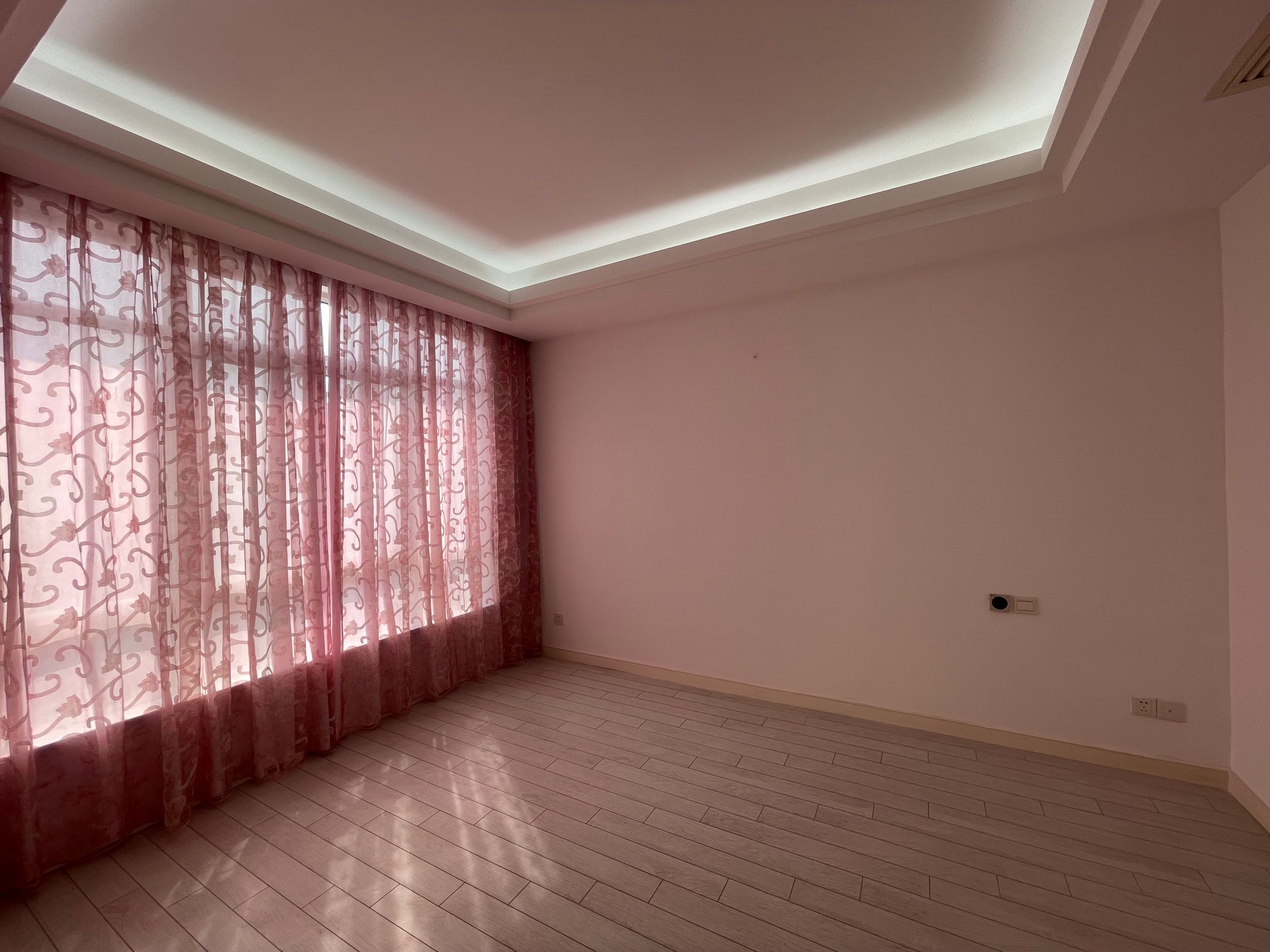 凤凰莱茵苑 5室2厅2卫 216.00m&sup2;