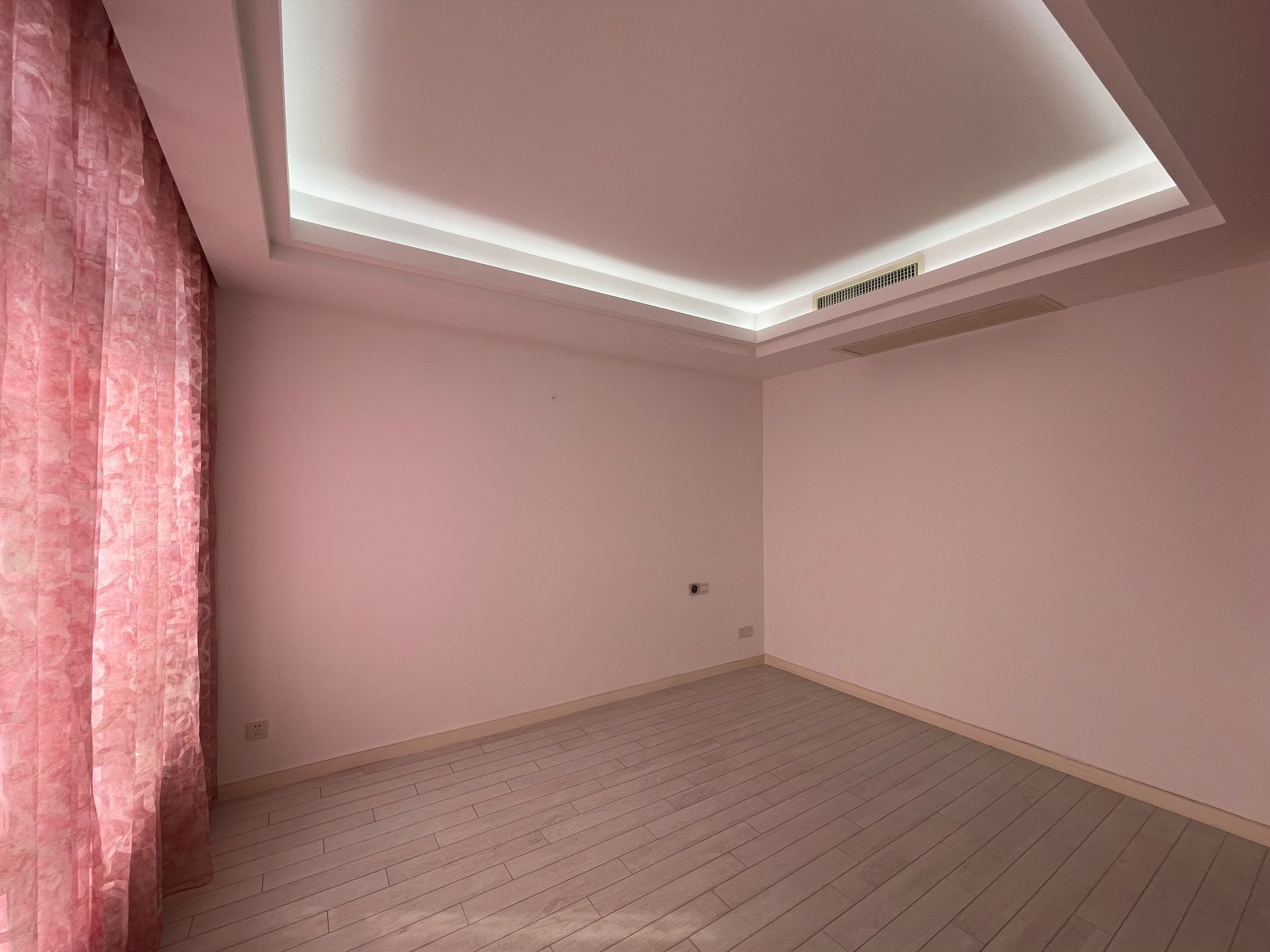 凤凰莱茵苑 5室2厅2卫 216.00m&sup2;