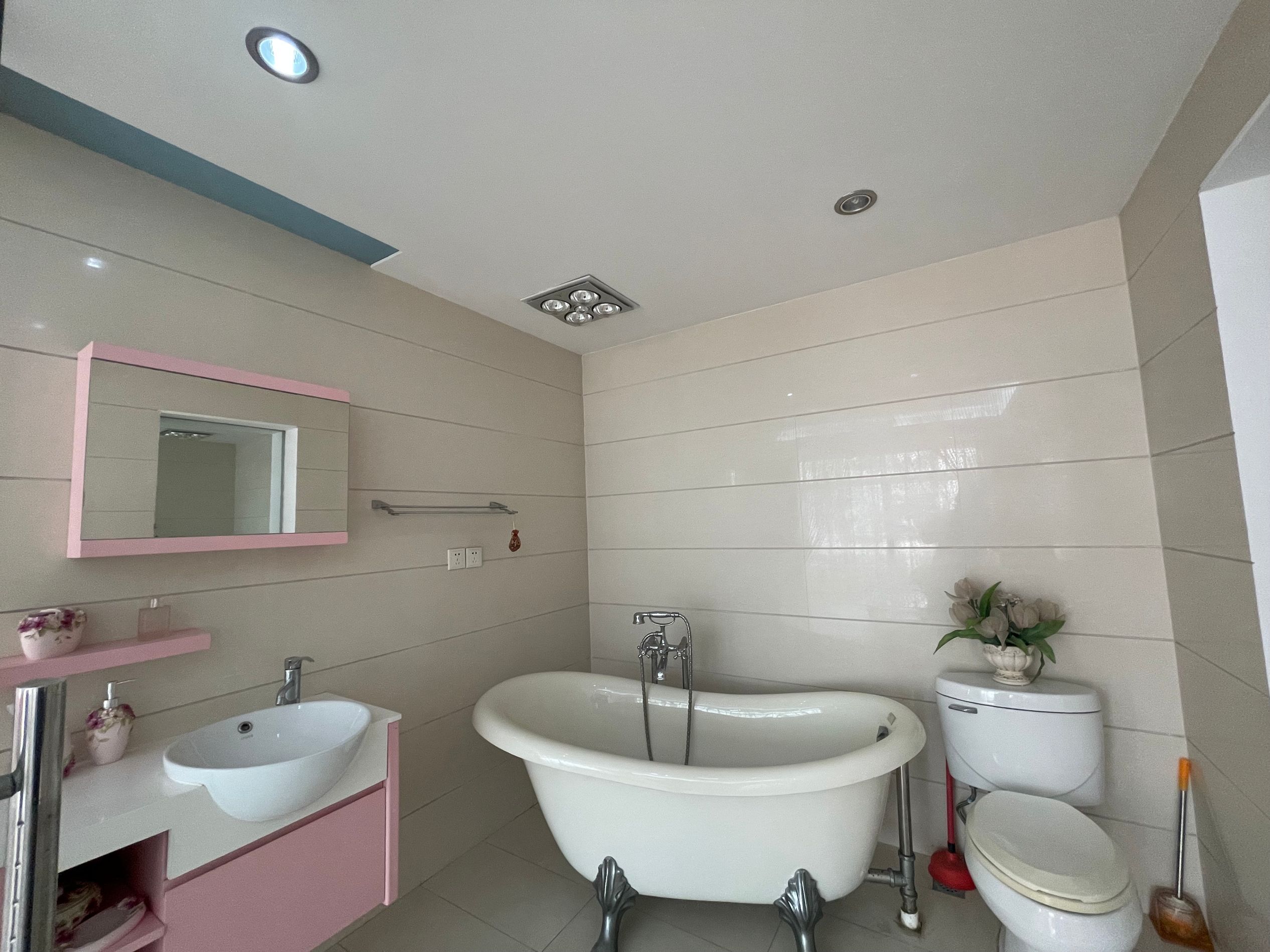 凤凰莱茵苑 5室2厅2卫 216.00m&sup2;