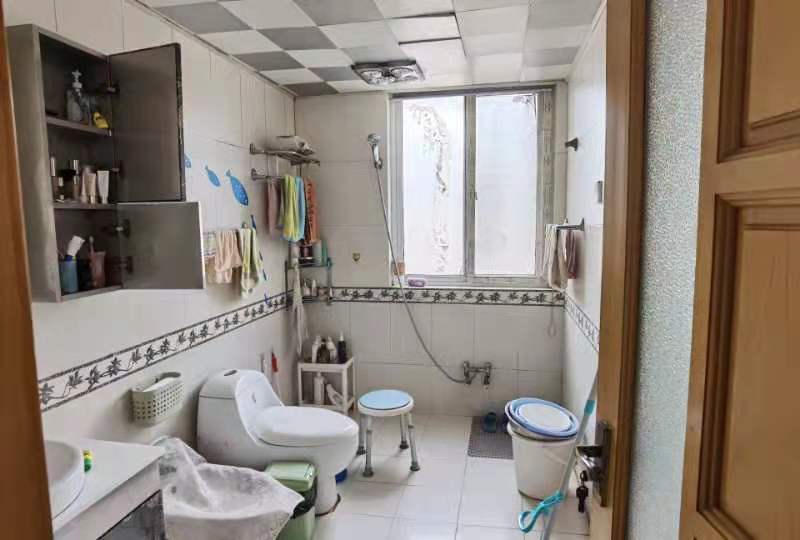 苏东花苑 5室2厅2卫 185.28m&sup2;