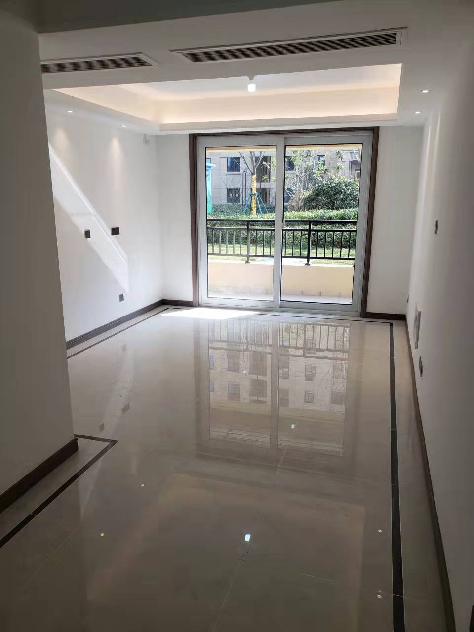 世茂云锦 3室2厅1卫 90m²