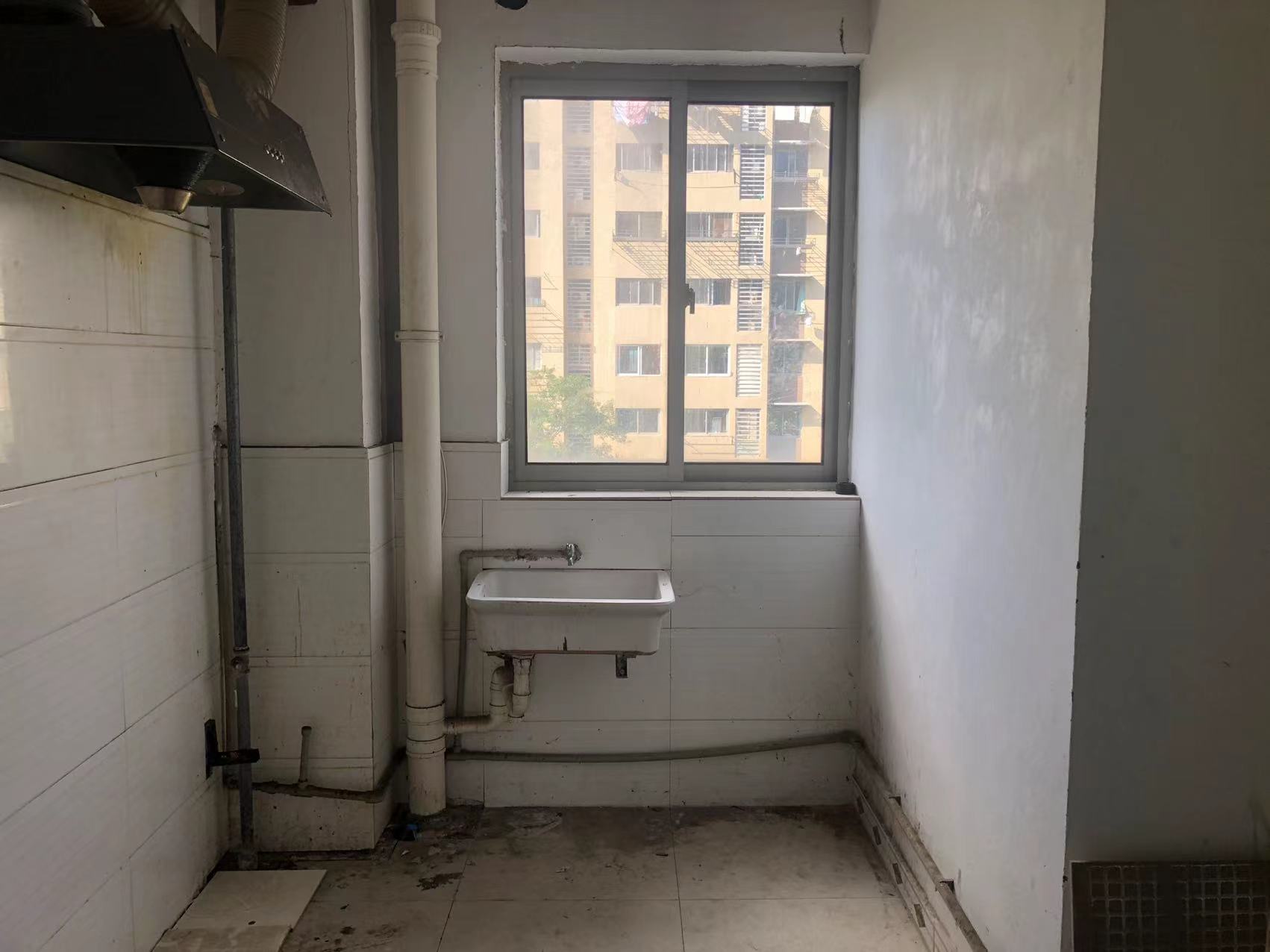 世濠花园 4室2厅2卫 132m&sup2;