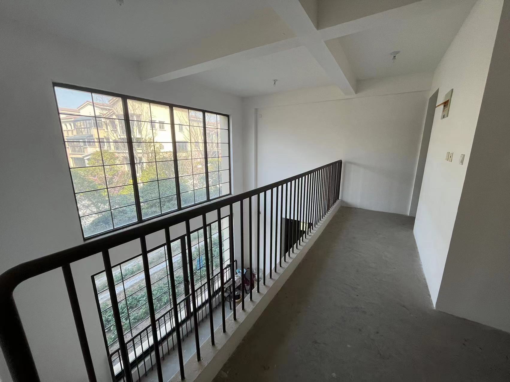 万科有湖（翡翠心湖） 5室3厅3卫 305.00m&sup2;