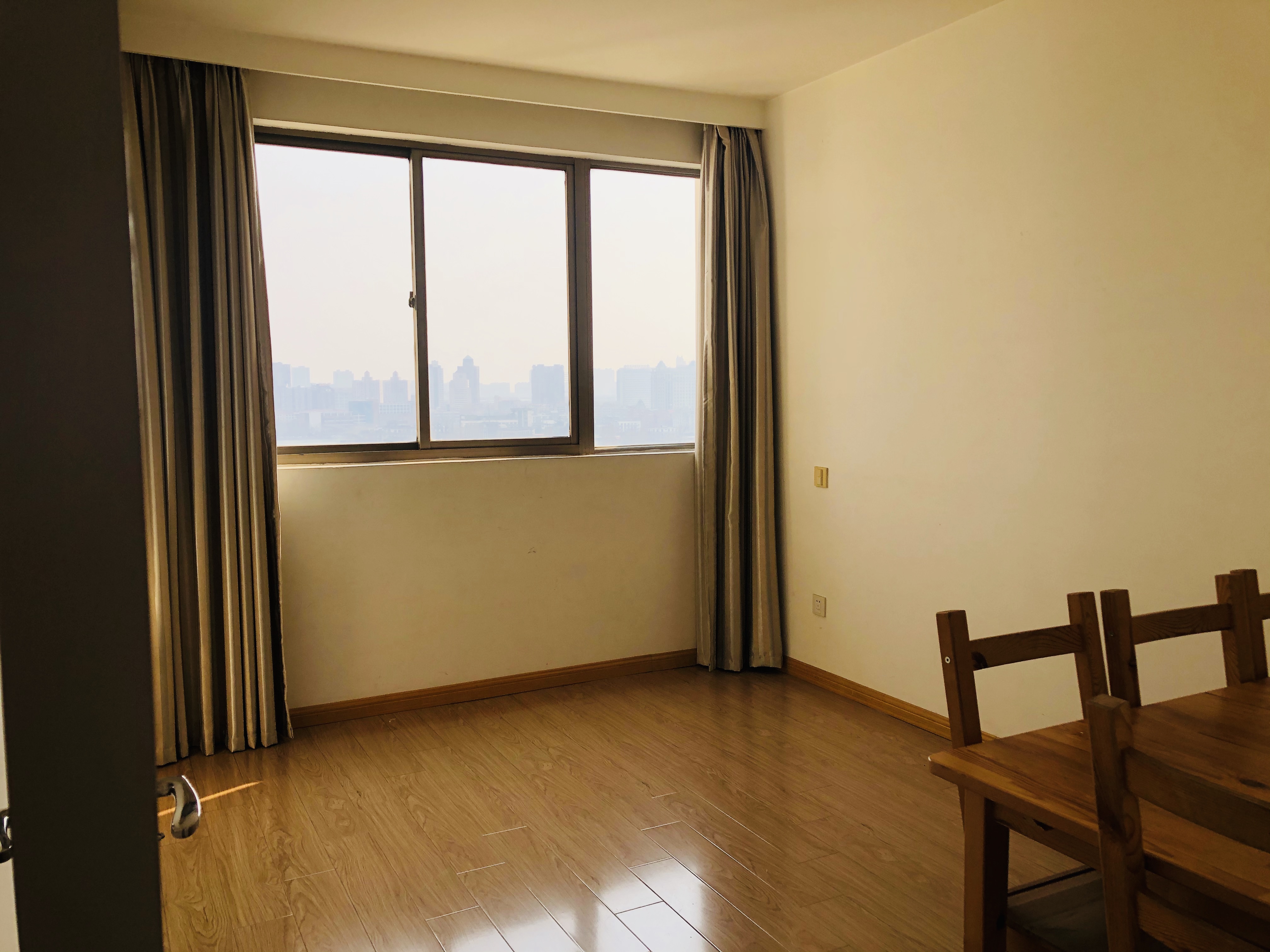 王府大厦 3室2厅2卫 165m&sup2;