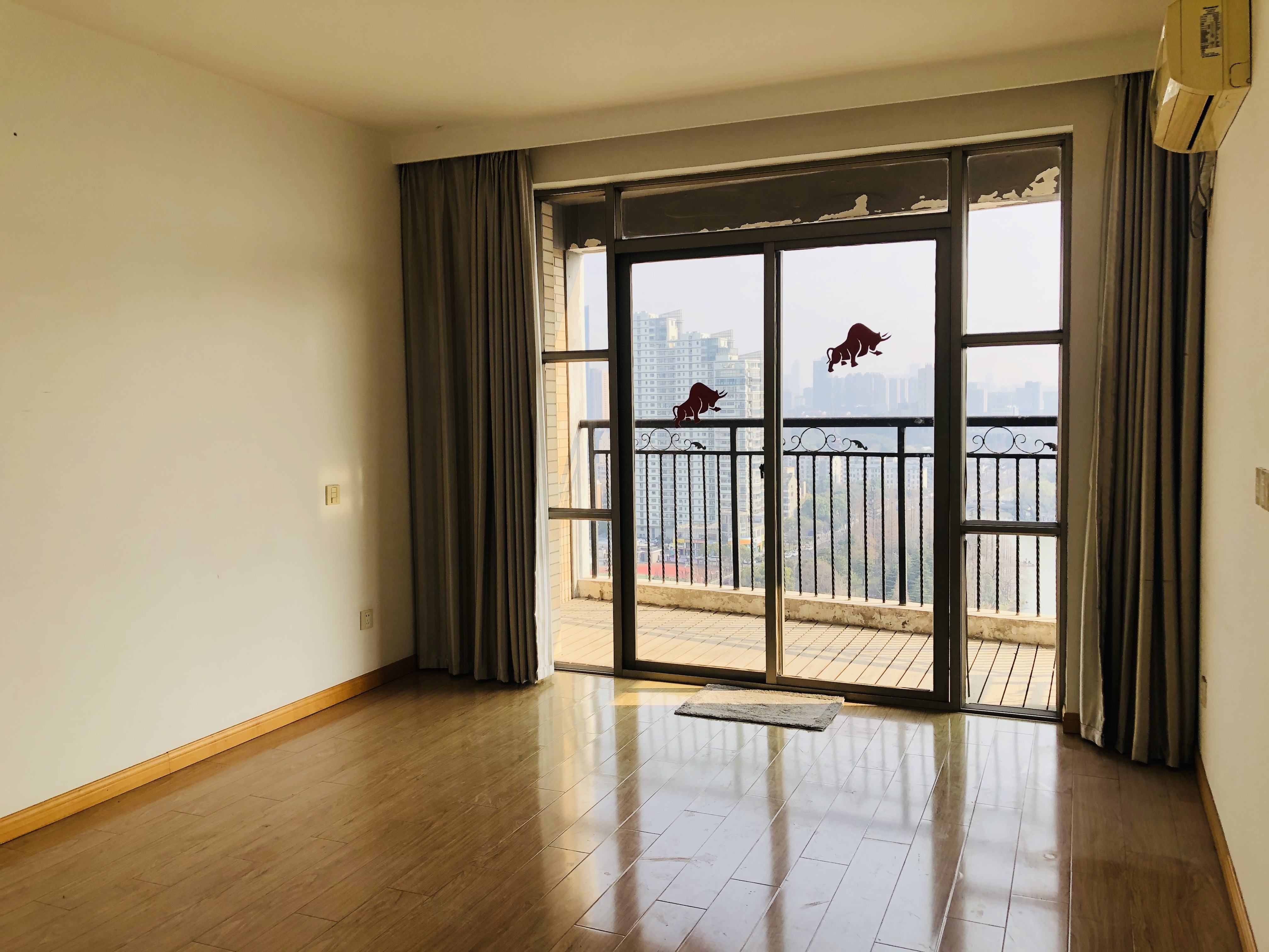 王府大厦 3室2厅2卫 165m&sup2;