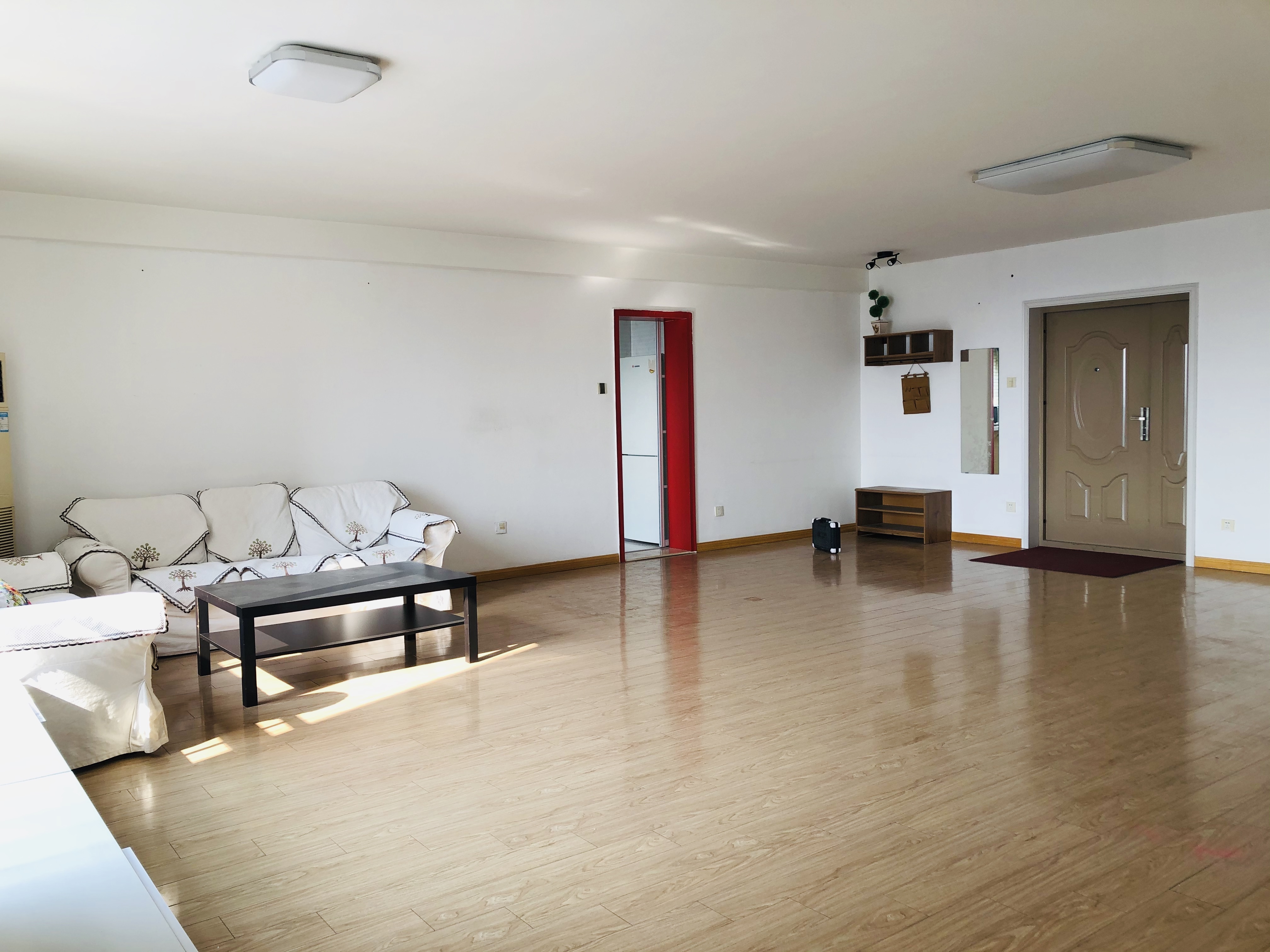 王府大厦 3室2厅2卫 165m&sup2;