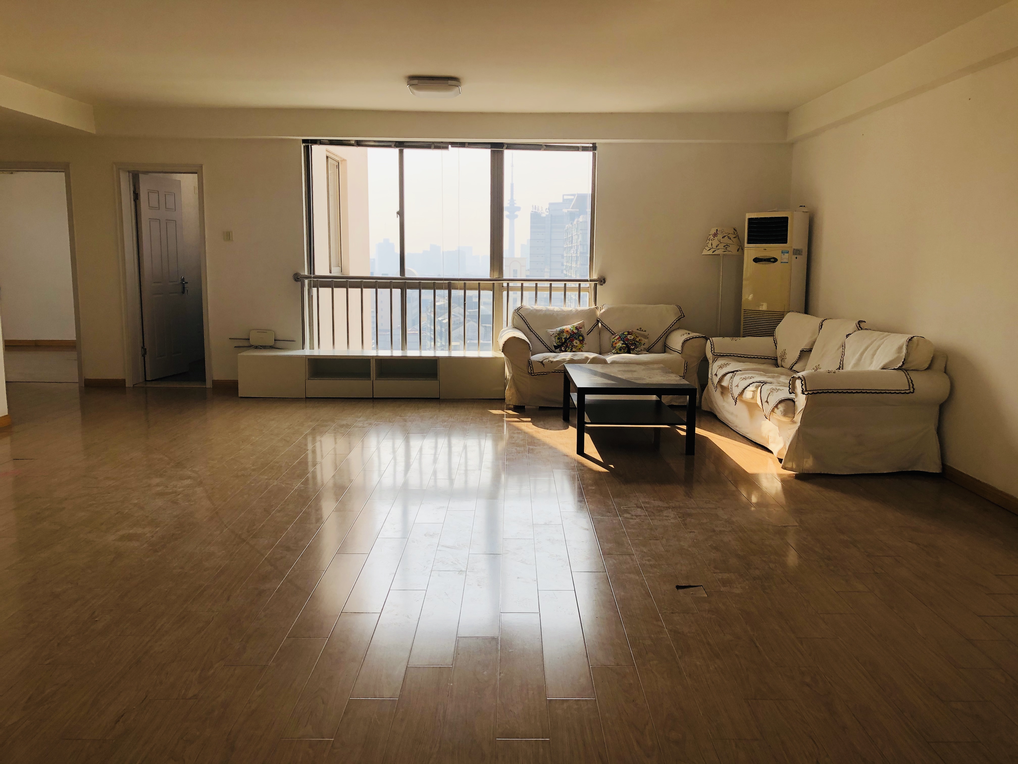 王府大厦 3室2厅2卫 163m&sup2;