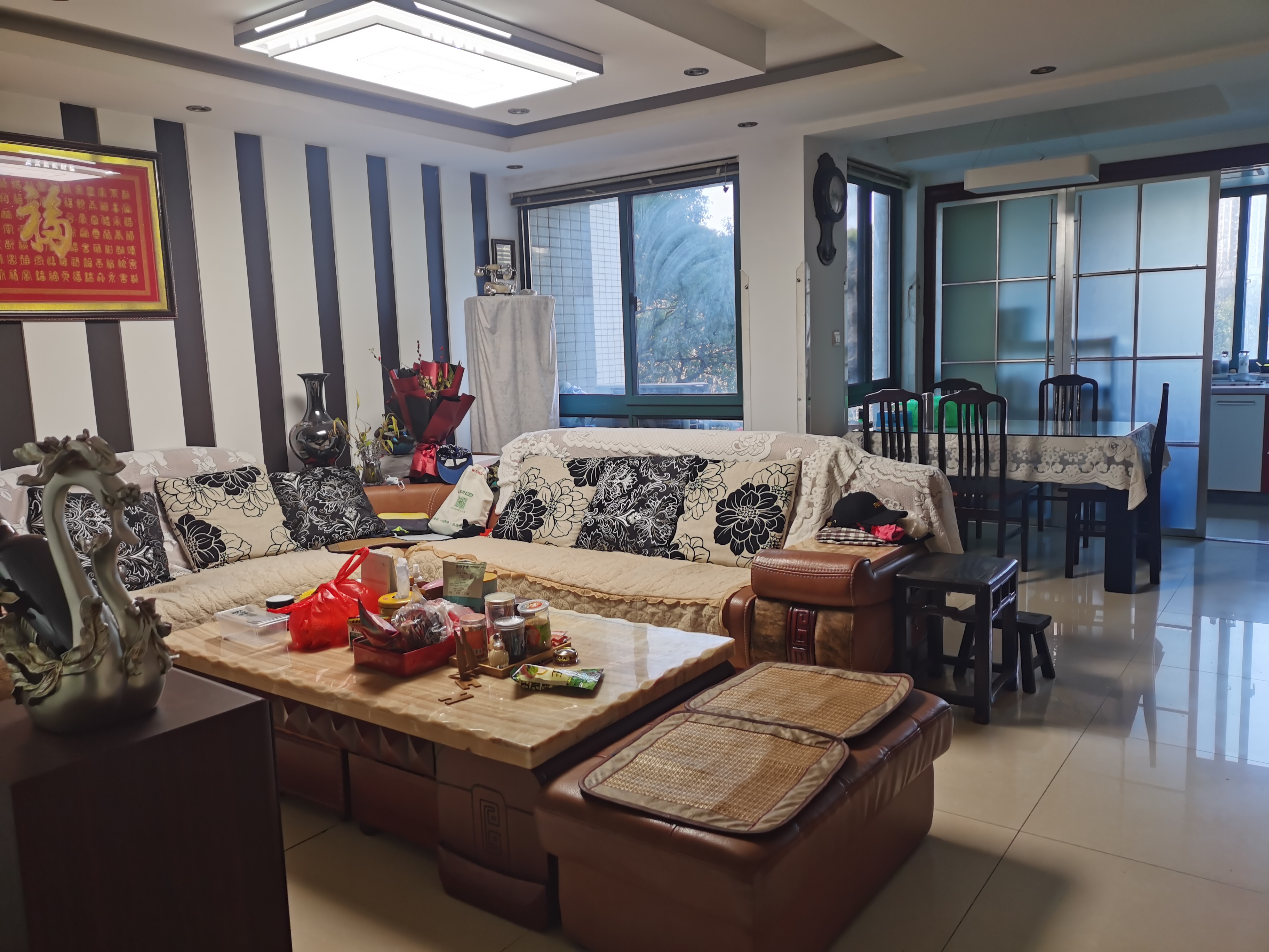 凤凰莱茵苑 3室2厅2卫 143.00m²