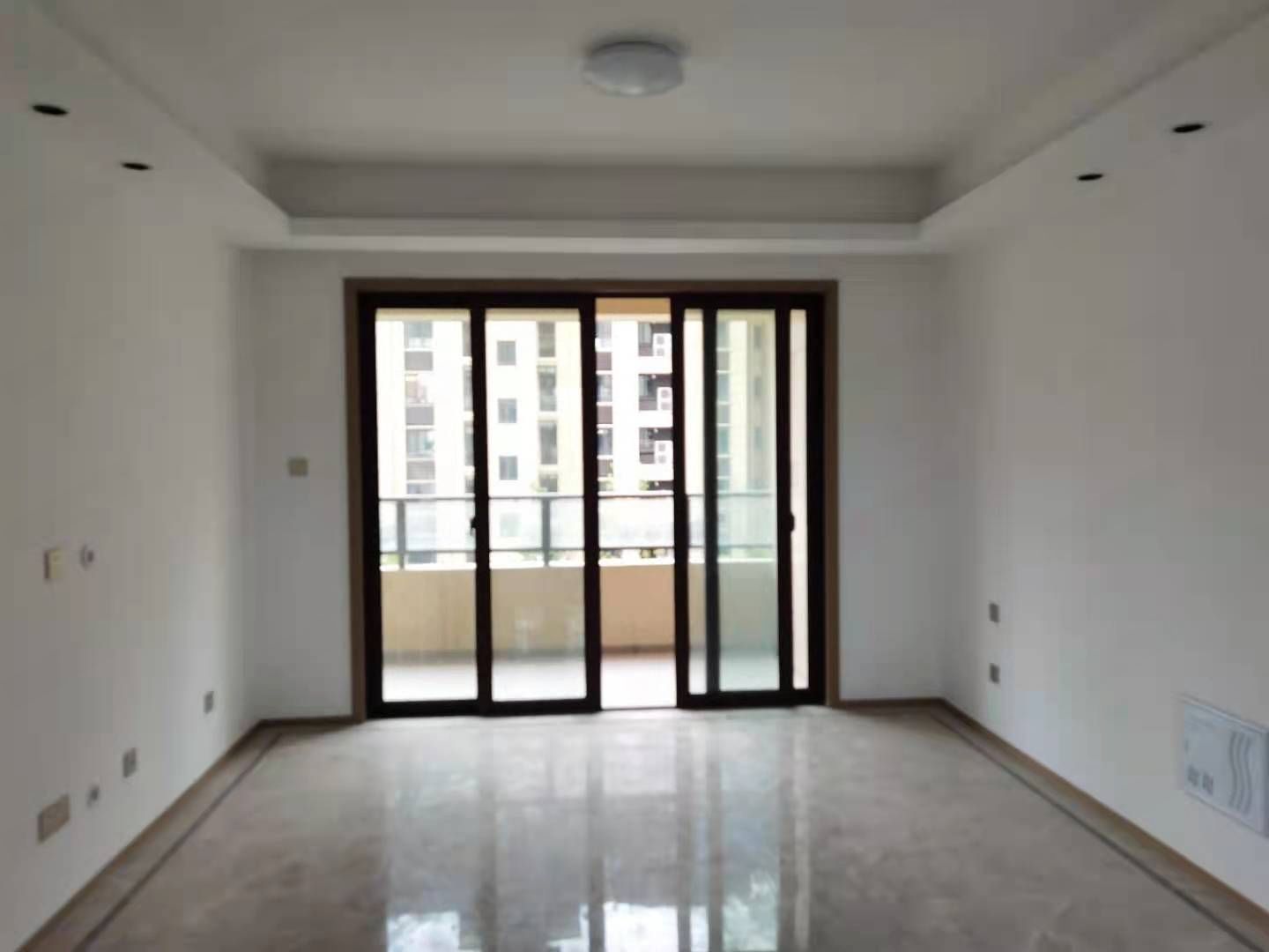 珑府 4室2厅2卫 143m&sup2;