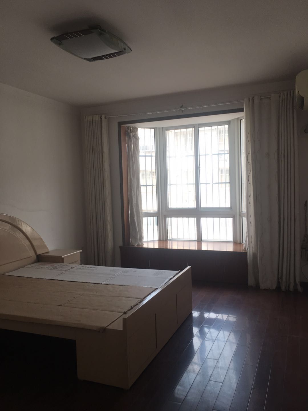 外滩小区 3室2厅1卫 124.8m&sup2;