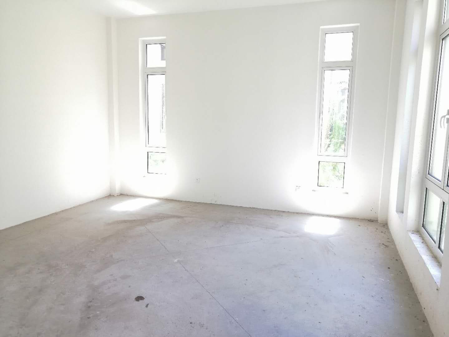 顺发御园 4室2厅3卫 248m&sup2;