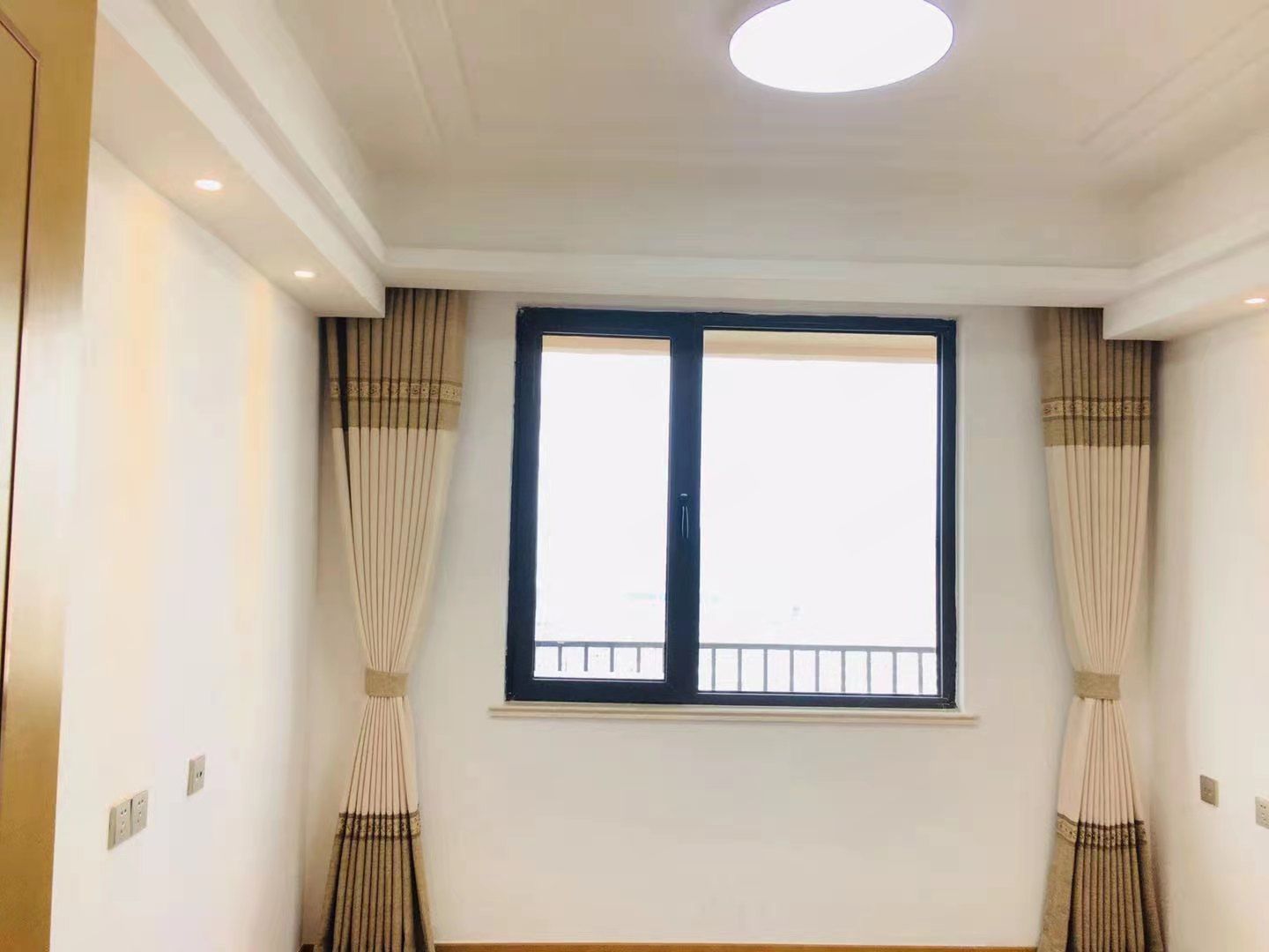 中南世纪花城三期 3室2厅2卫 138m&sup2;