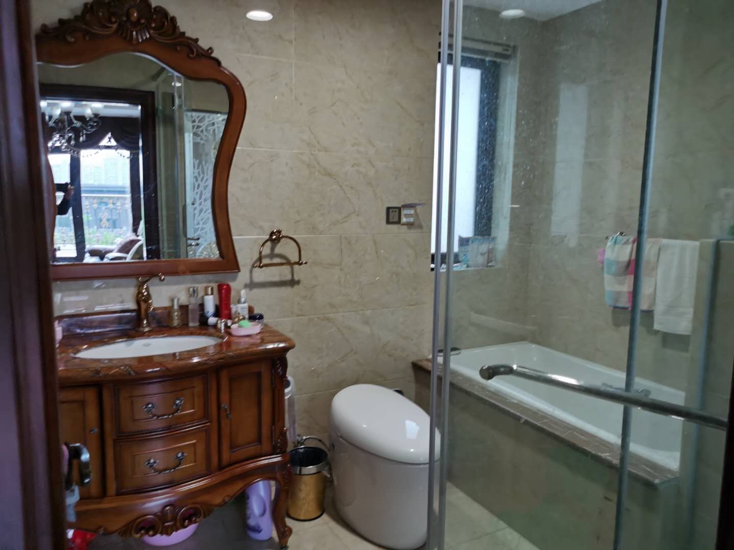 金河名人世家 44室2厅3卫 175.00m&sup2;