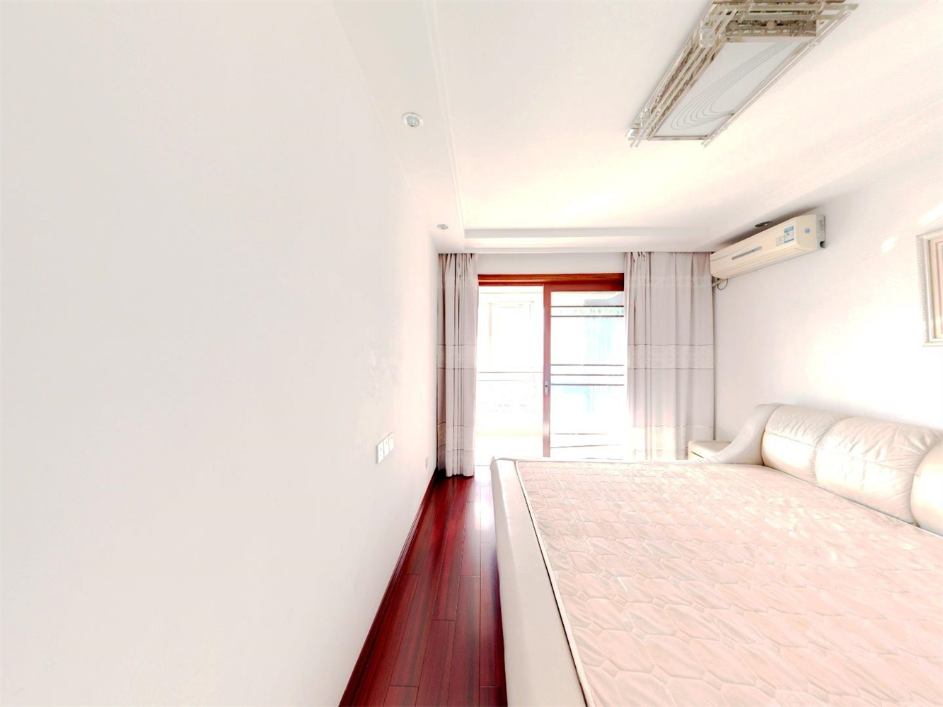 隆兴佳园 3室2厅1卫 136.09m&sup2;