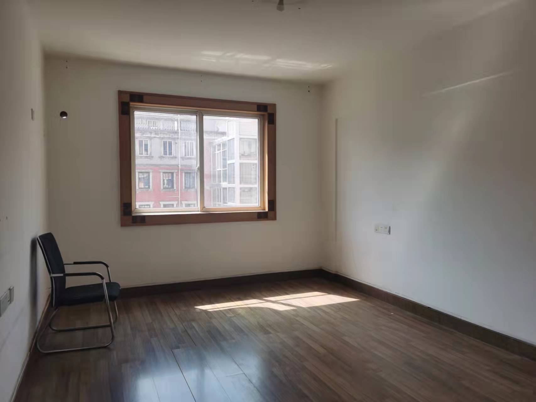 天虹公寓 4室2厅2卫 186.8m&sup2;