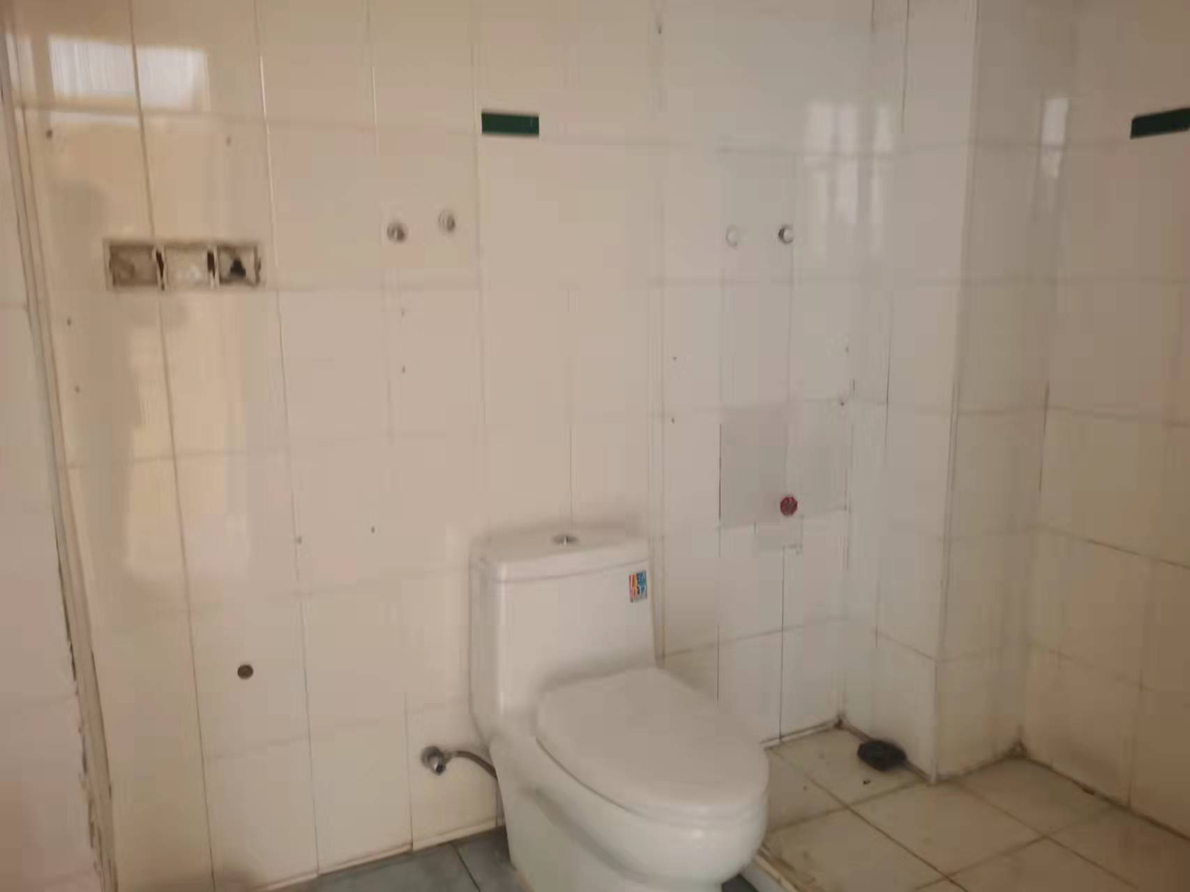 天虹公寓 4室2厅2卫 186.8m&sup2;