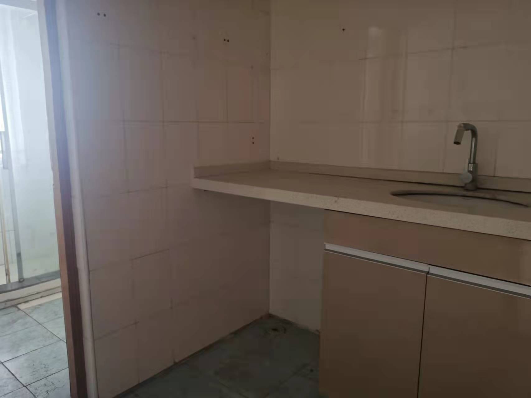 天虹公寓 4室2厅2卫 186.8m&sup2;