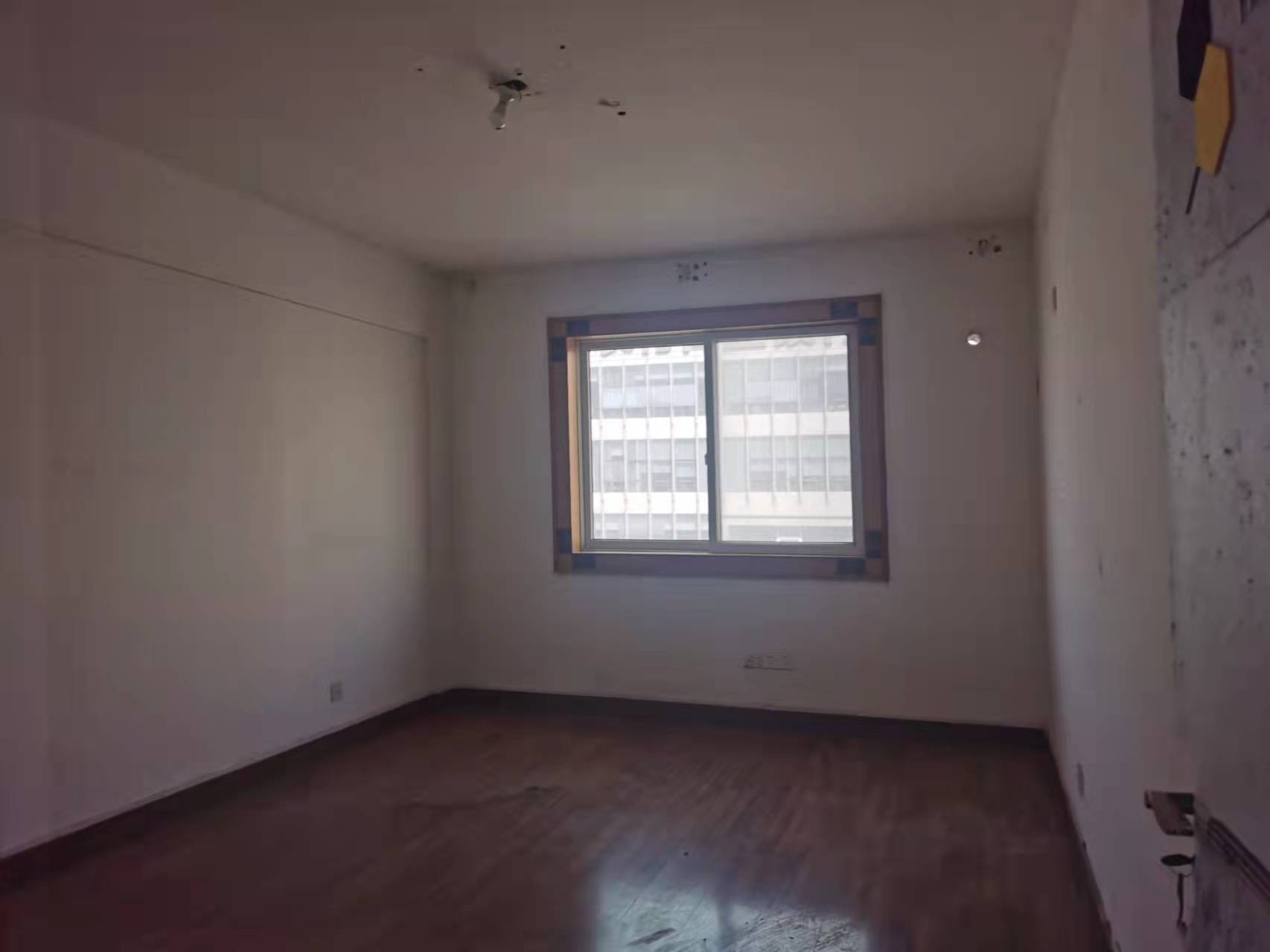 天虹公寓 4室2厅2卫 186.8m&sup2;