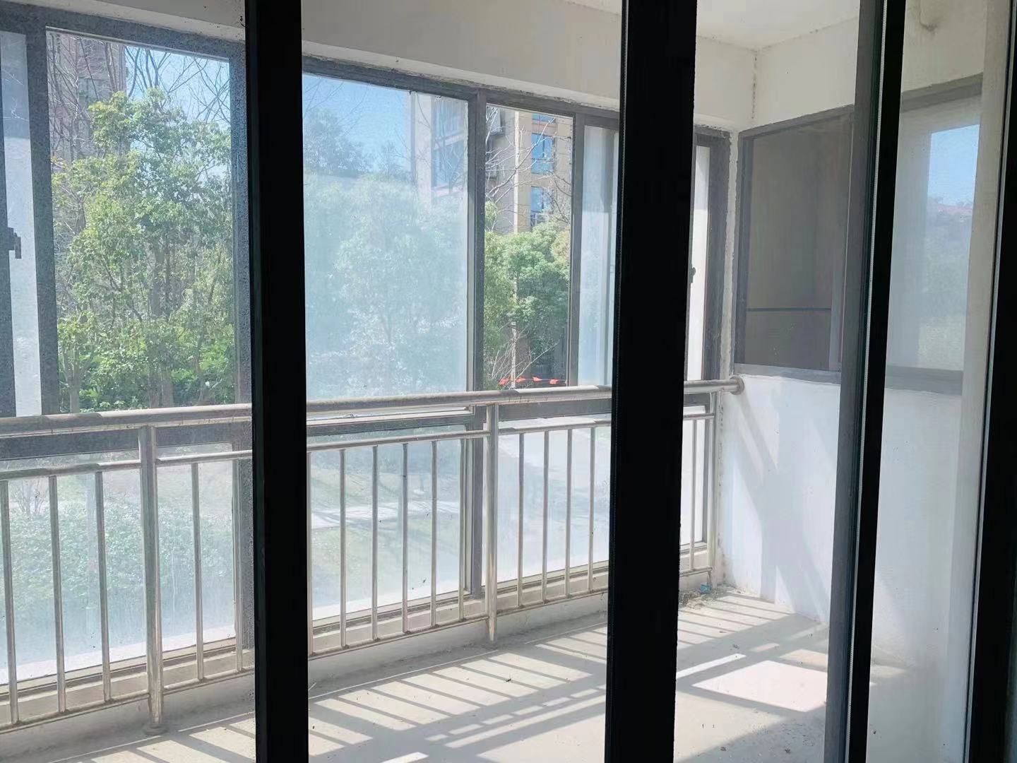 丁香花园 3室2厅1卫 140.6m&sup2;