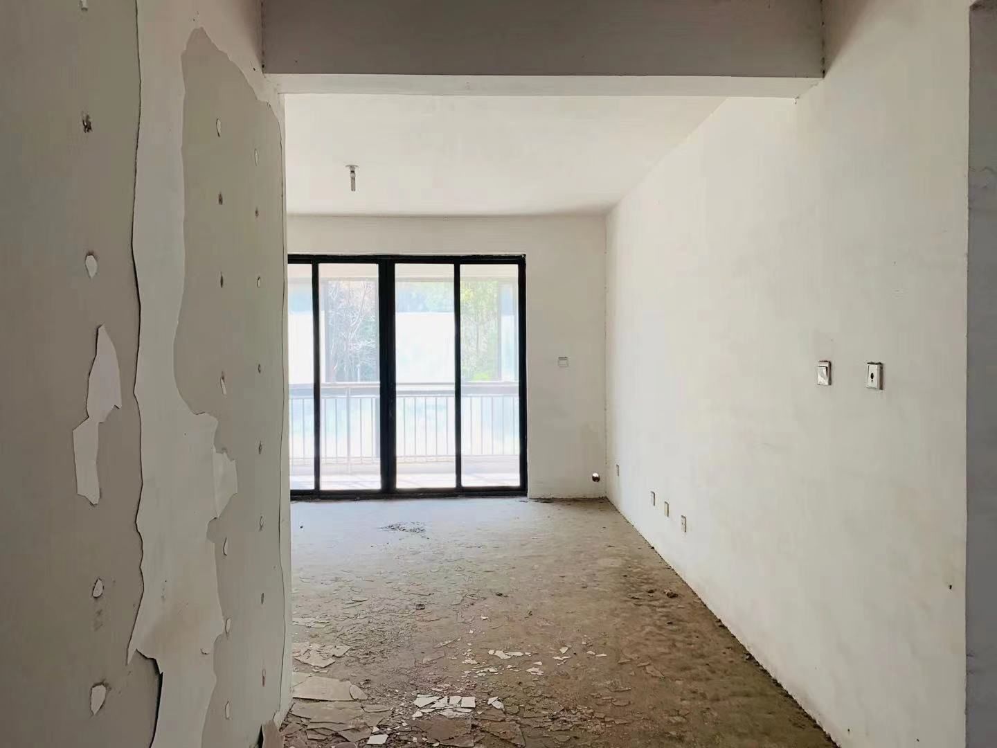丁香花园 3室2厅1卫 140.6m&sup2;