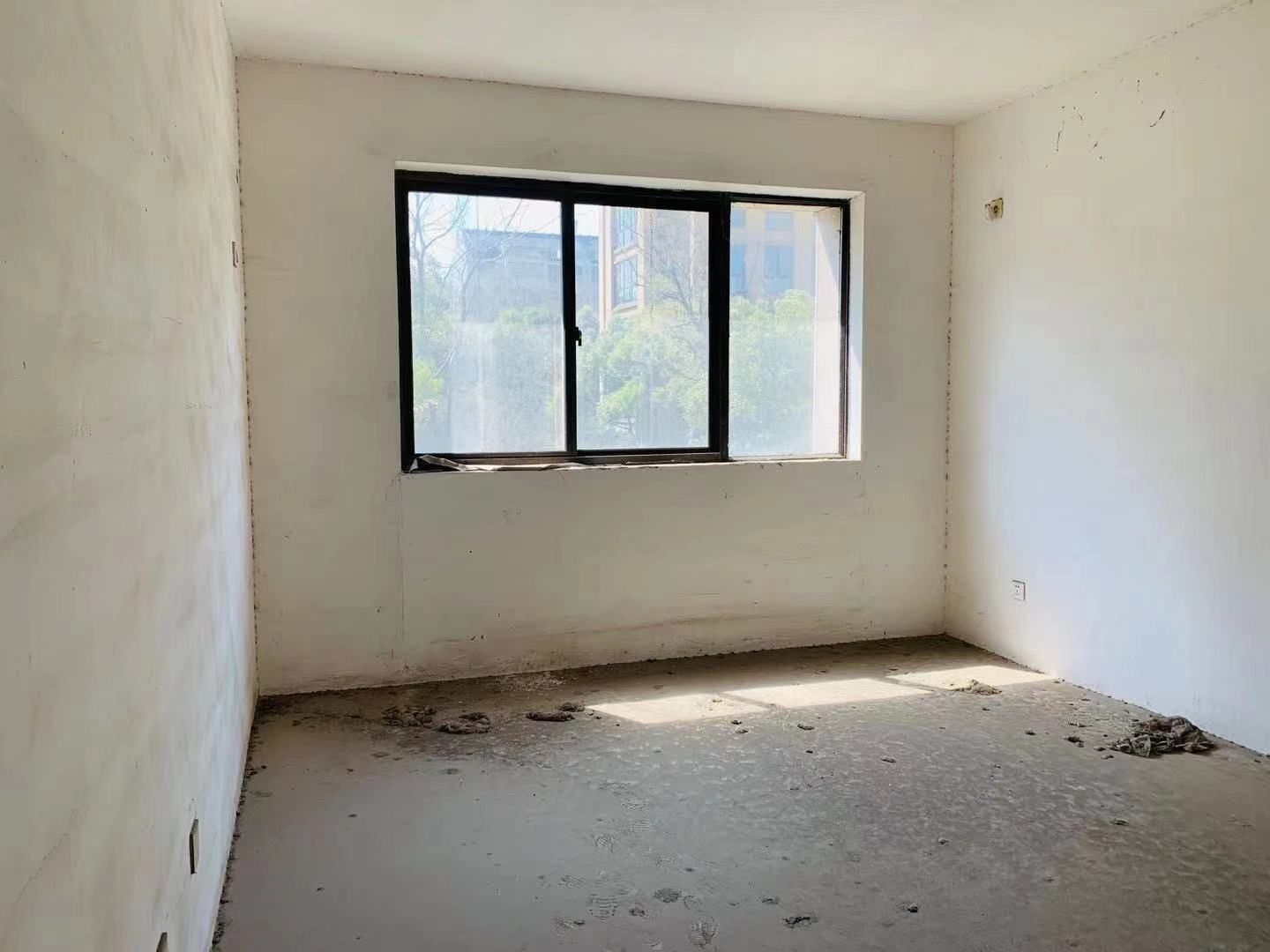 丁香花园 3室2厅1卫 140.6m&sup2;