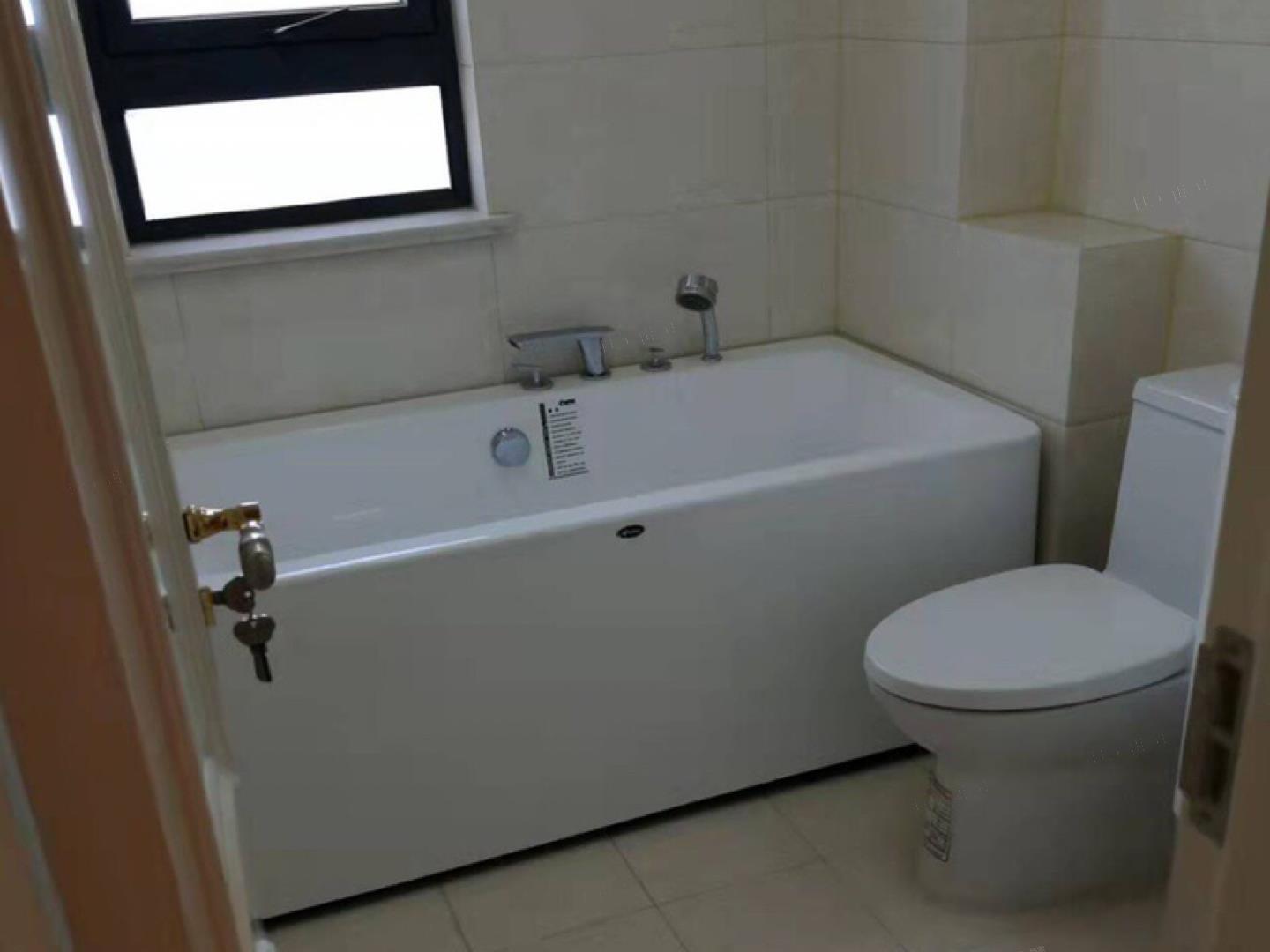 万达华府 3室2厅2卫 120m&sup2;
