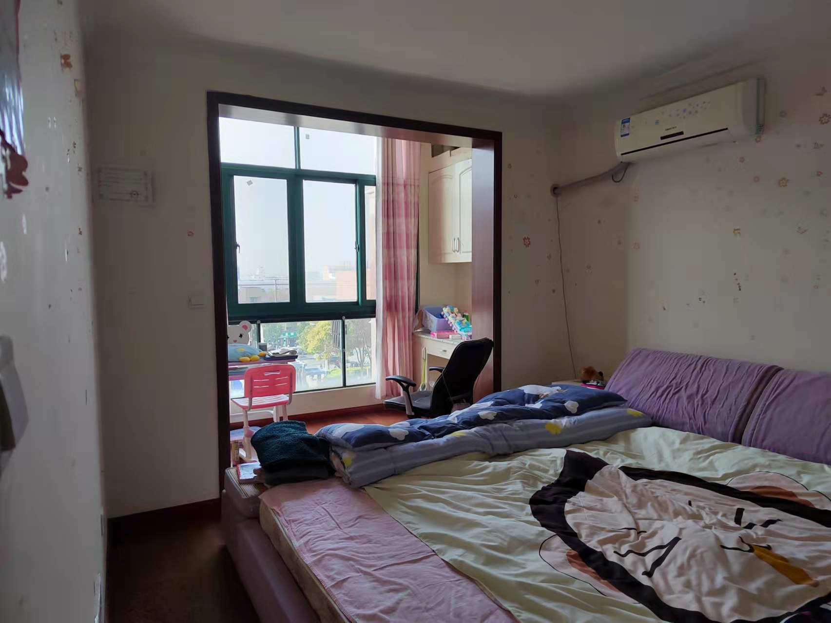 春天花园 4室2厅2卫 130m²