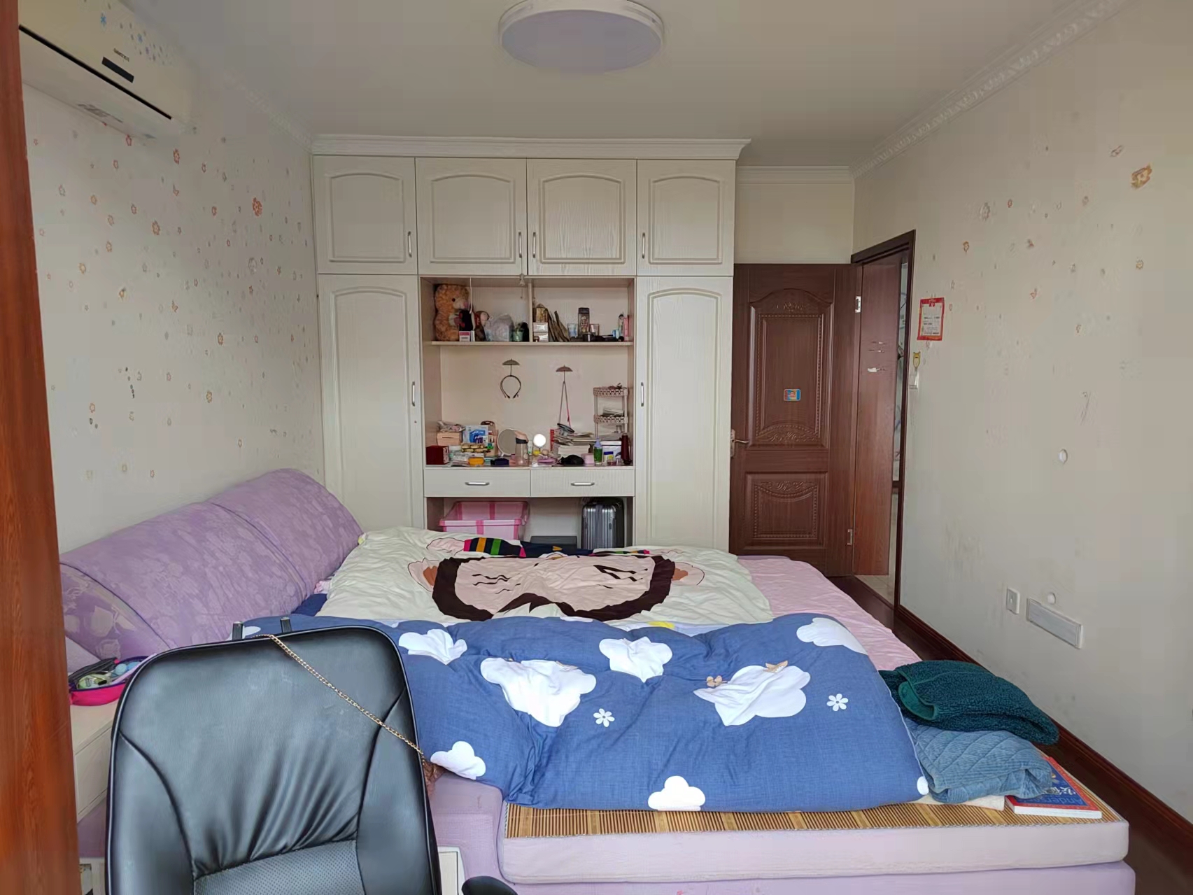 春天花园 4室2厅2卫 130m²